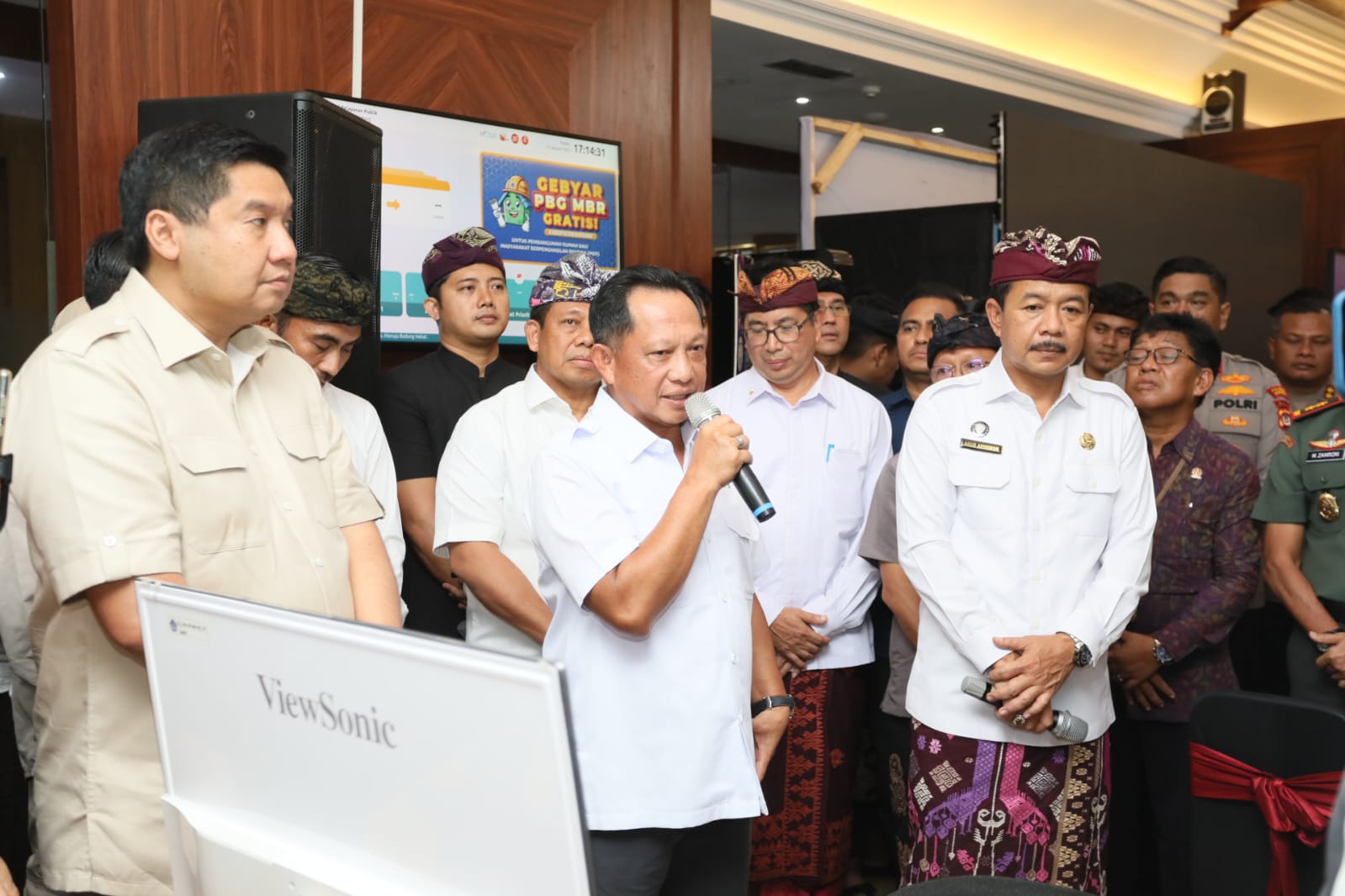 Pastikan Layanan PBG Berlangsung Cepat dan Berkualitas, Mendagri bersama Menteri PKP Tinjau MPP Badung