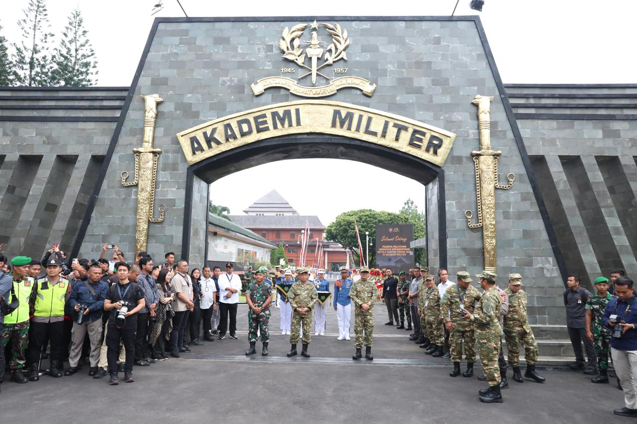 Mendagri Tito Sambut Kedatangan Kepala Daerah Peserta Retreat Pembekalan di Akmil Magelang