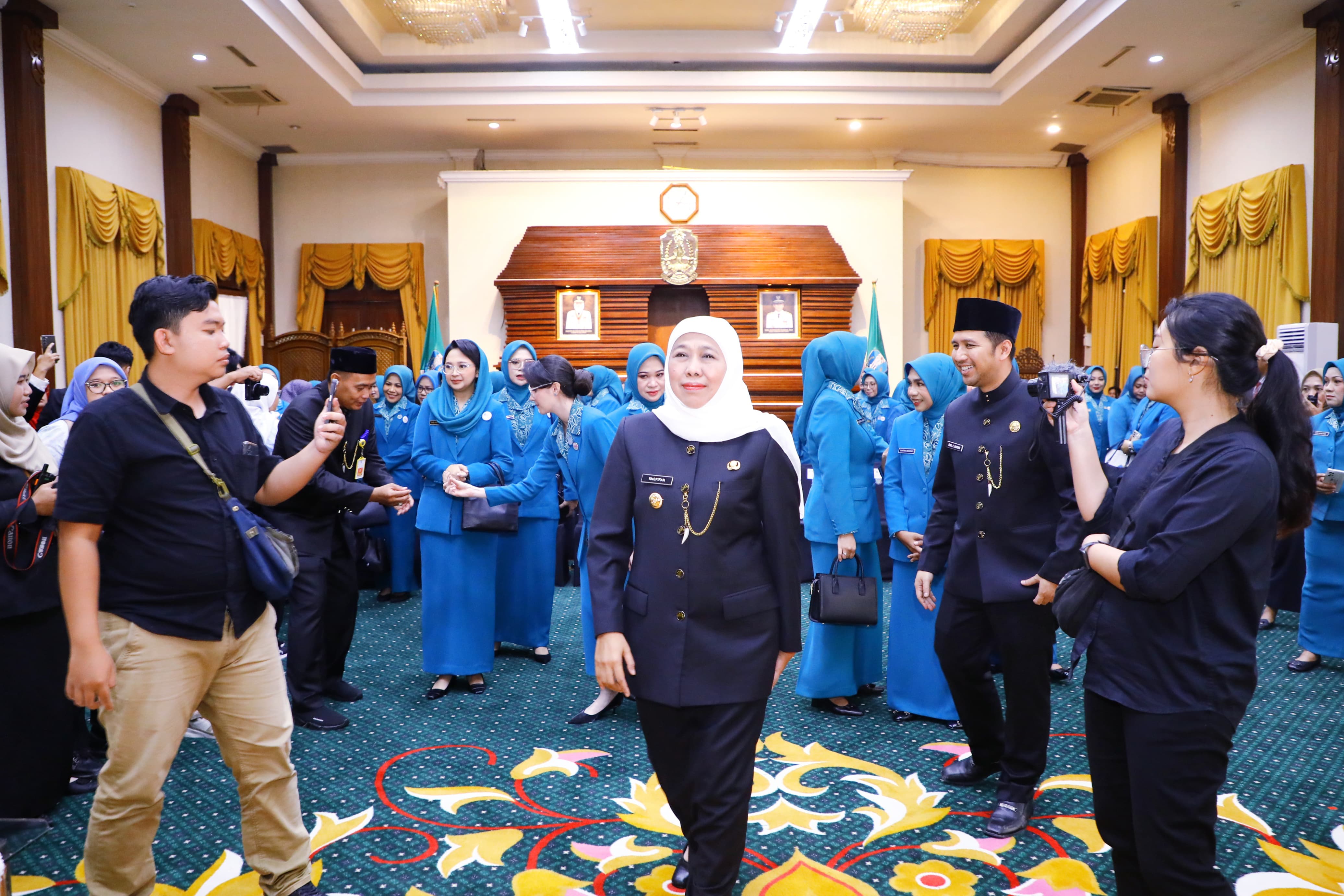 Hadiri Pelantikan Ketua TP PKK dan Pembina Posyandu Kab/Kota se-Jatim, Gubernur Khofifah Ajak Tingkatkan SDM, Turunkan Stunting dan Sukseskan MBG