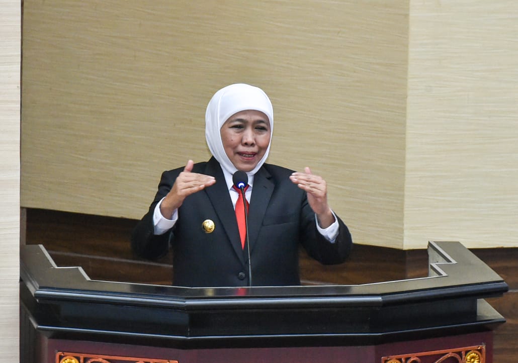 Hadiri Sertijab Bupati – Wabup Jember, Gubernur Khofifah Pesankan Program Quick Win Untuk Peningkatan Kualitas SDM Lewat Sekolah Rakyat dan MBG