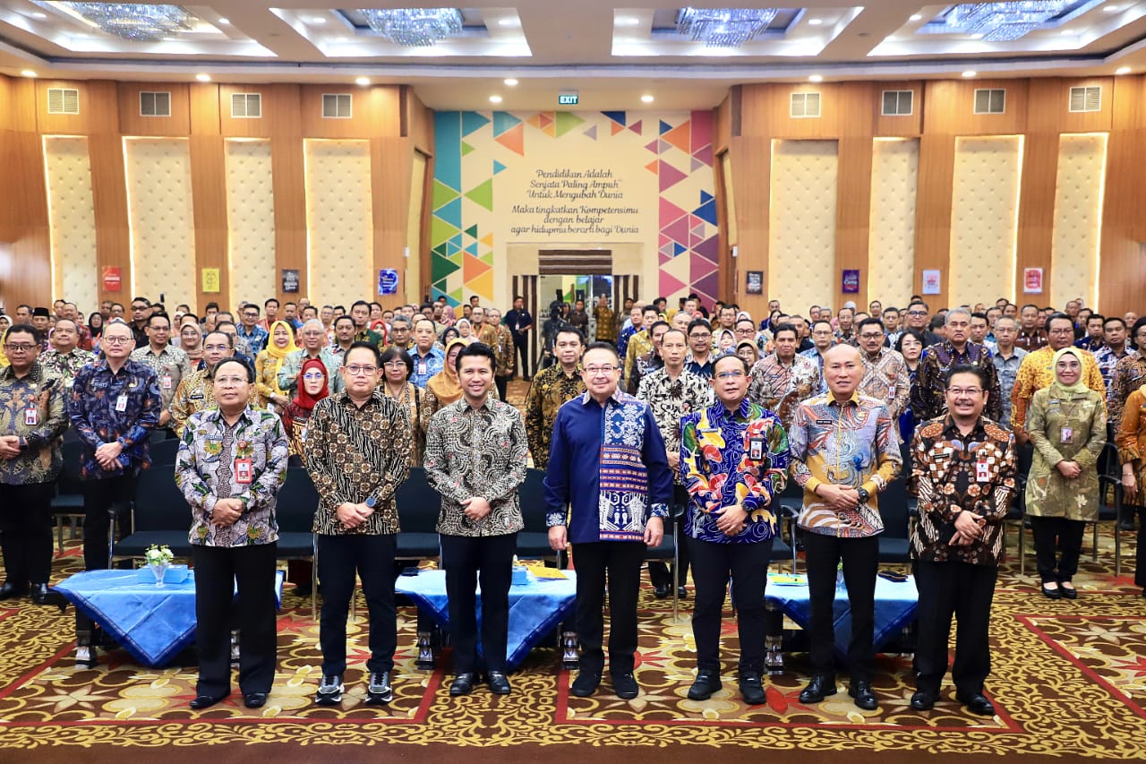 Wagub Emil dan Rhenald Kasali Kompak Sebut LUF BPSDM Jatim 2025 Strategis Bagi Peningkatan Kinerja di Era Efisiensi