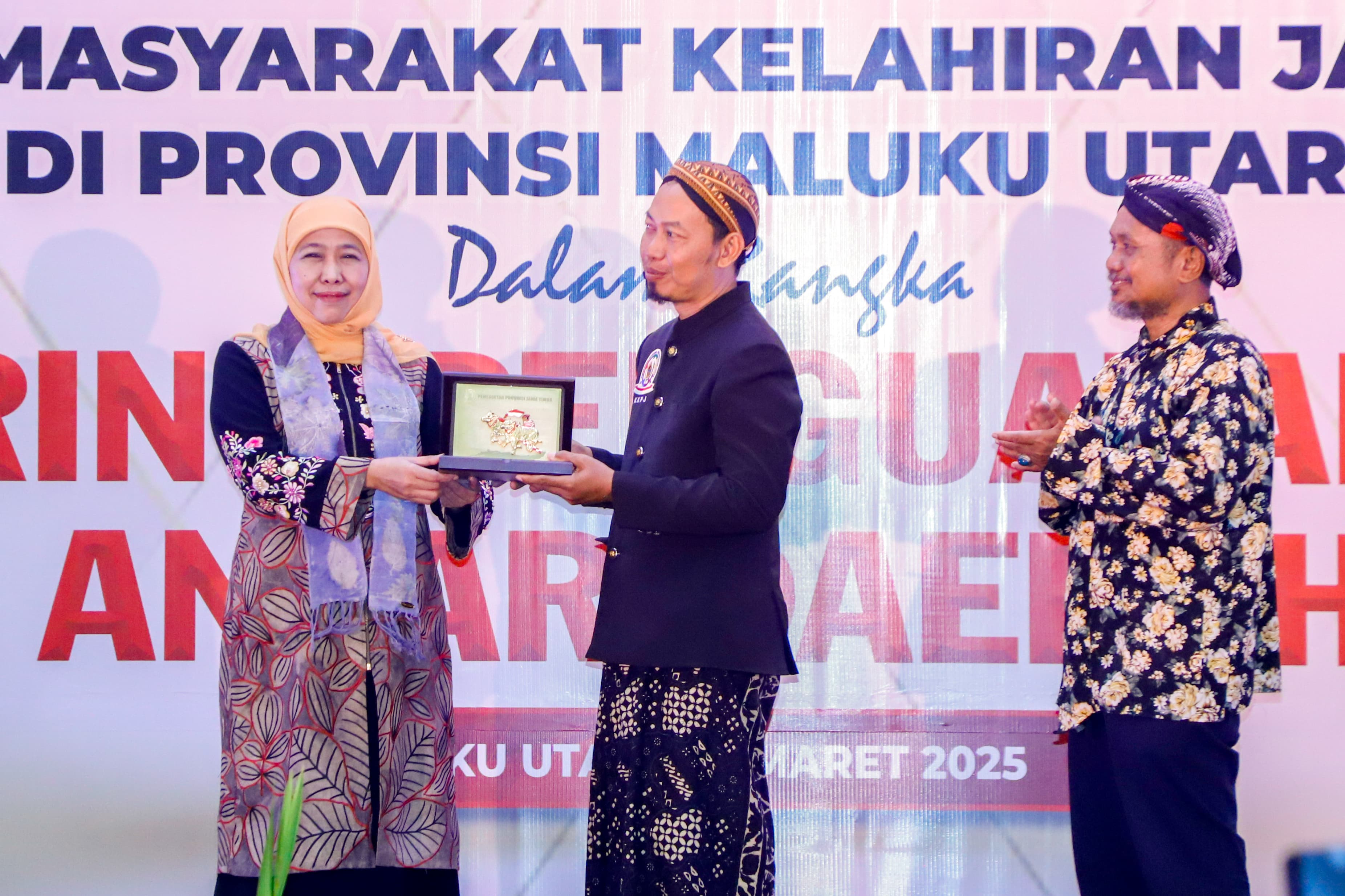 Silaturahmi Dengan Masyarakat Kelahiran Jatim Di Malut, Gubernur Khofifah Ajak Pererat Persaudaraan dan Perkuat Usaha Kedua Daerah
