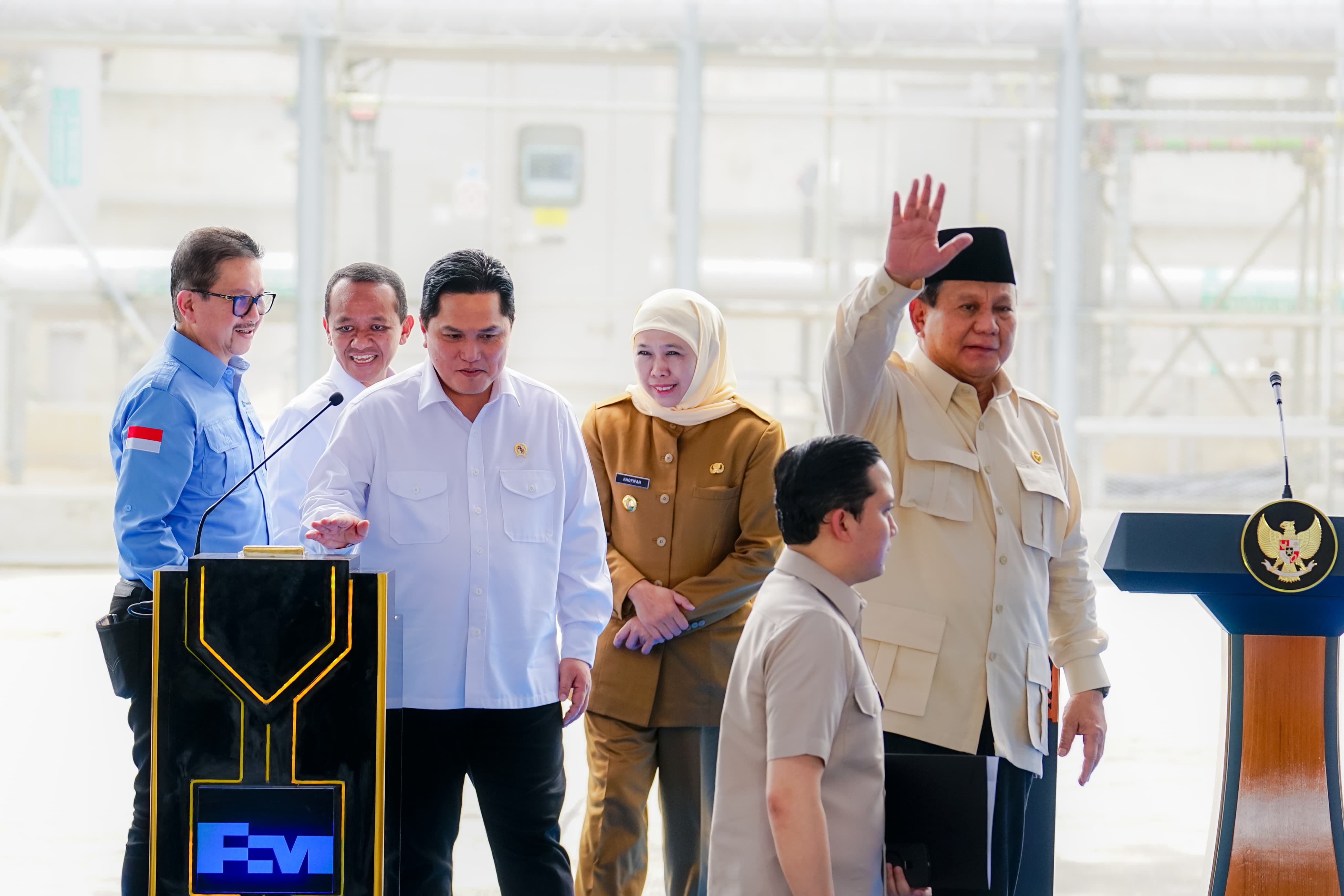 Dampingi Presiden Prabowo Resmikan Pabrik Pemurnian Logam Mulia PTFI, Gubernur Khofifah Tegaskan Jatim Tuan Rumah Ramah Bagi Investor