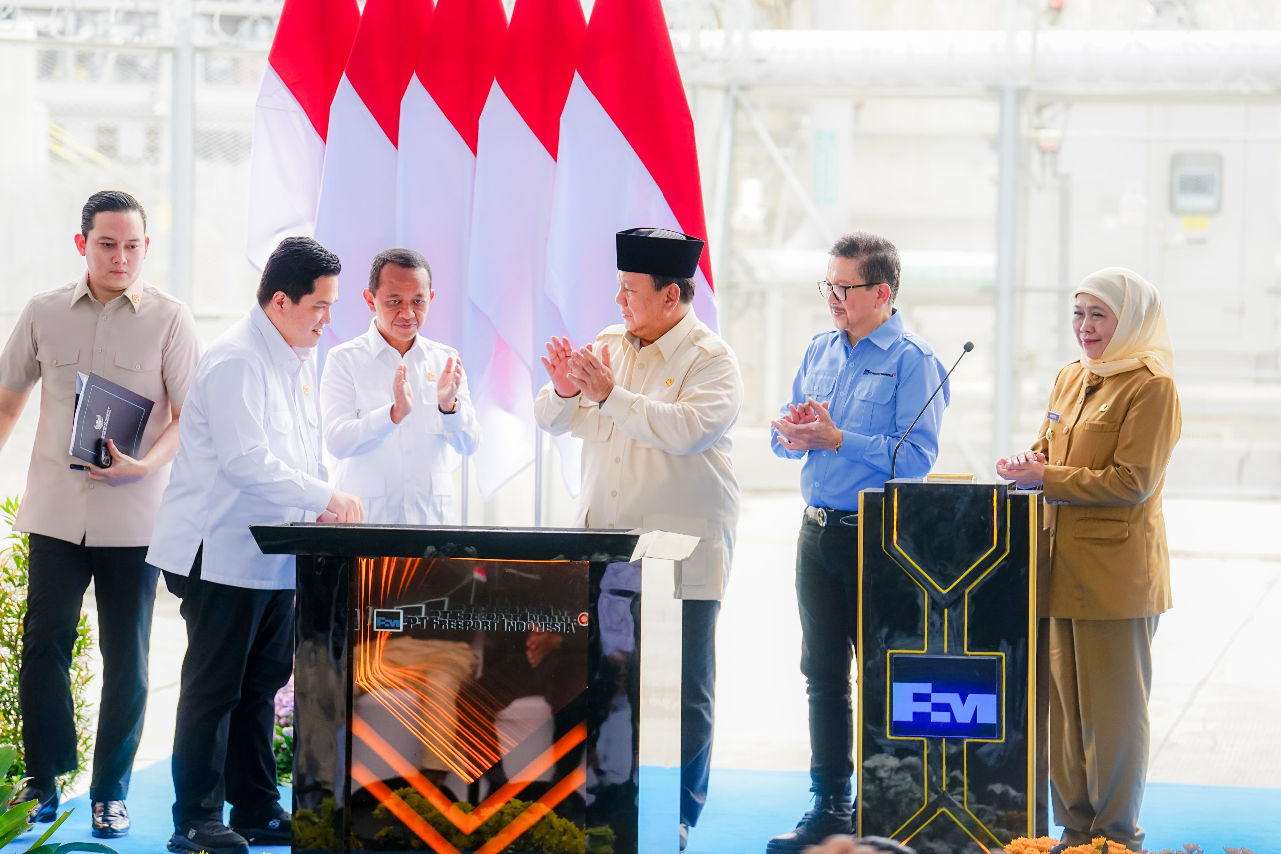 Dampingi Presiden Prabowo Resmikan Pabrik Pemurnian Logam Mulia PTFI, Gubernur Khofifah Tegaskan Jatim Tuan Rumah Ramah Bagi Investor