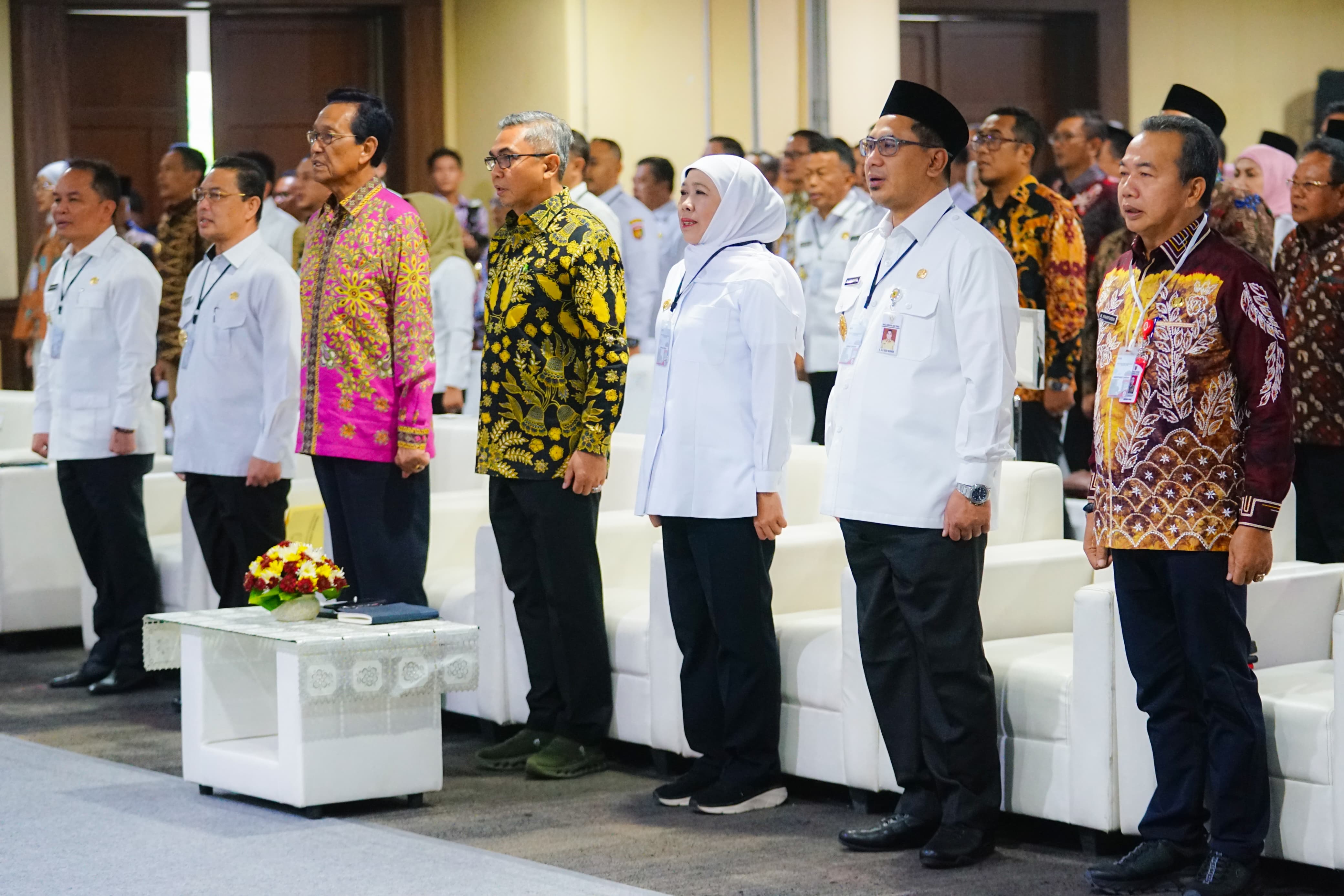 Pemprov Jawa Timur  Menerima Penghargaan dari KPK, Gubernur Khofifah : Komitmen Pencegahan Korupsi Menjadi Nafas Pemprov dan Kabupaten/Kota Se-Jatim