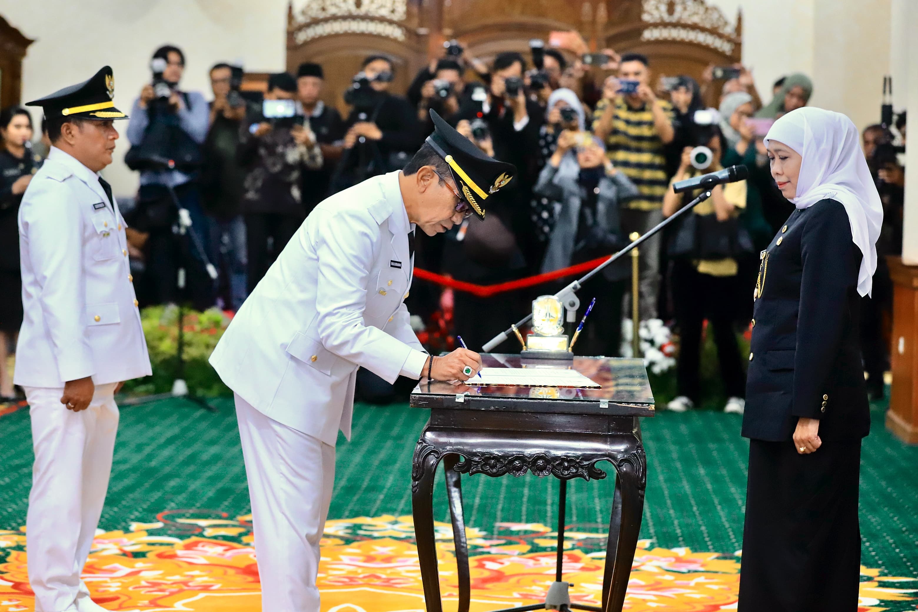 Lantik Kholilurrahman-Sukriyanto Sebagai Bupati dan Wabup Pamekasan, Gubernur Khofifah Tekankan Keberseiringan RPJMD, Program Pusat Hingga Stabilisasi Harga  Jelang  Lebaran