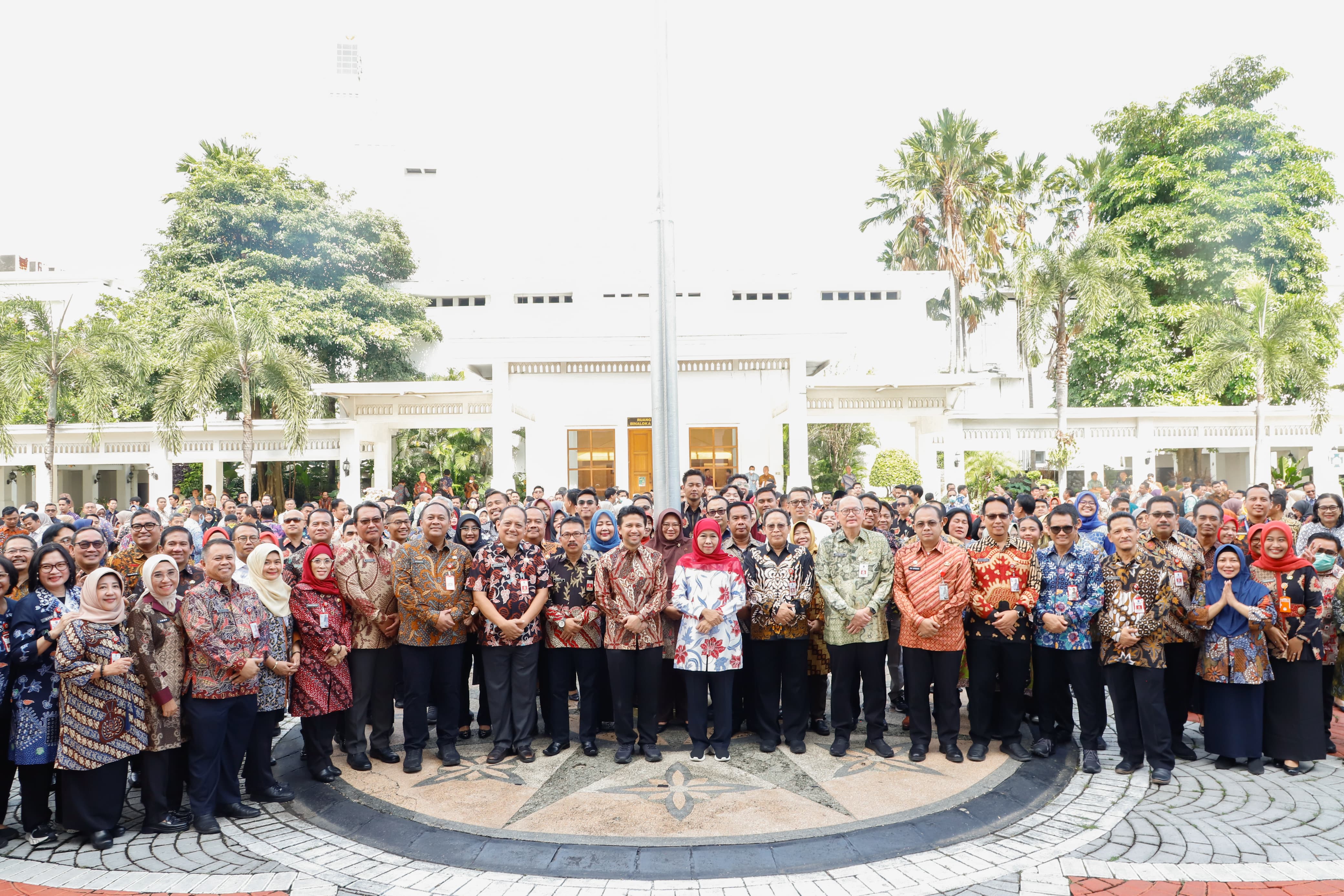 Pimpin Apel Pagi, Gubernur Khofifah Minta ASN Pemprov Jatim Tetap Produktif Selama Libur Lebaran