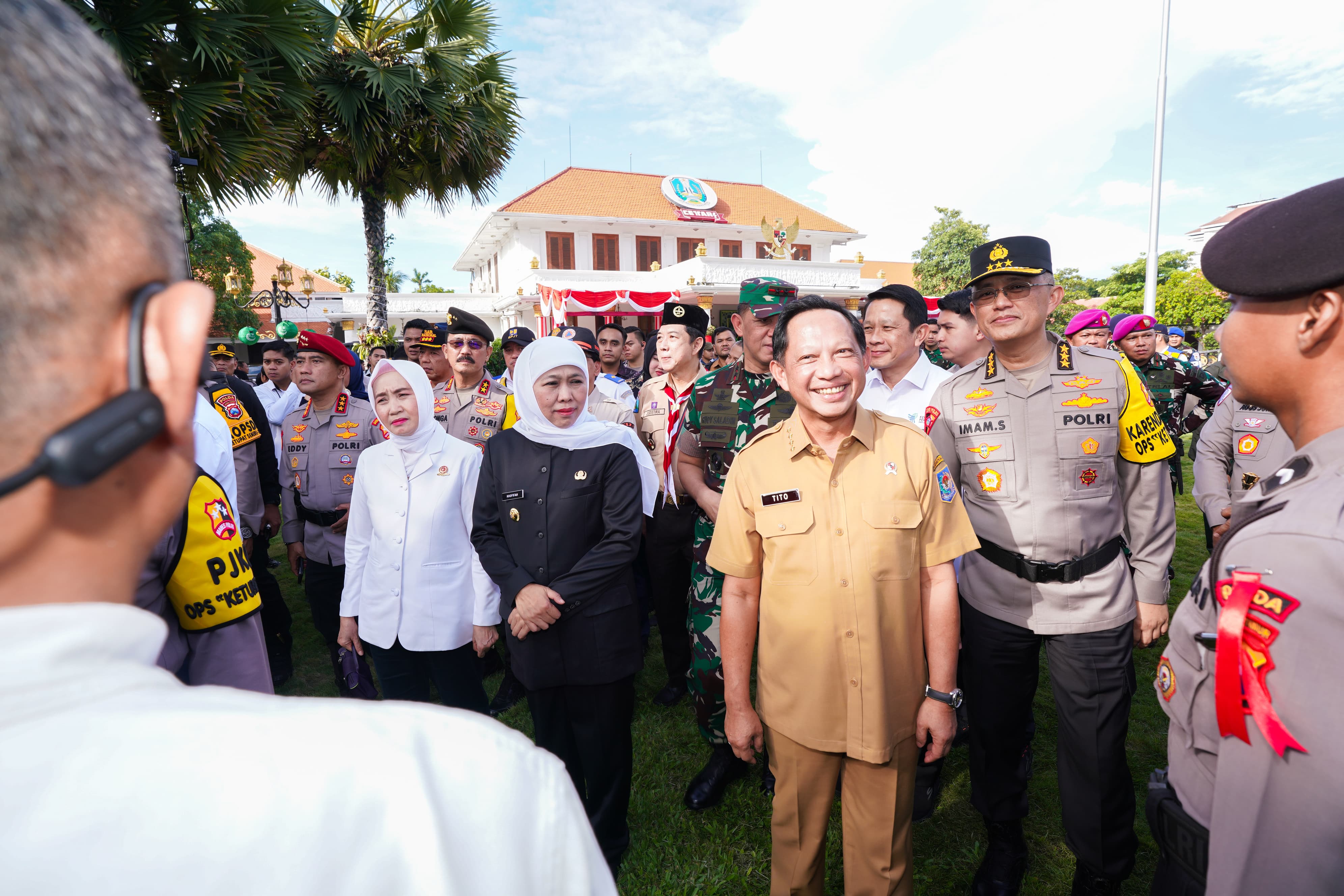 Gubernur Khofifah Ikuti Apel Gelar Pasukan Operasi Ketupat 2025 Yang Dipimpin KAPOLRI, Pastikan Seluruh Instansi di Jatim Siap Wujudkan Lebaran Aman, Lancar dan Nyaman