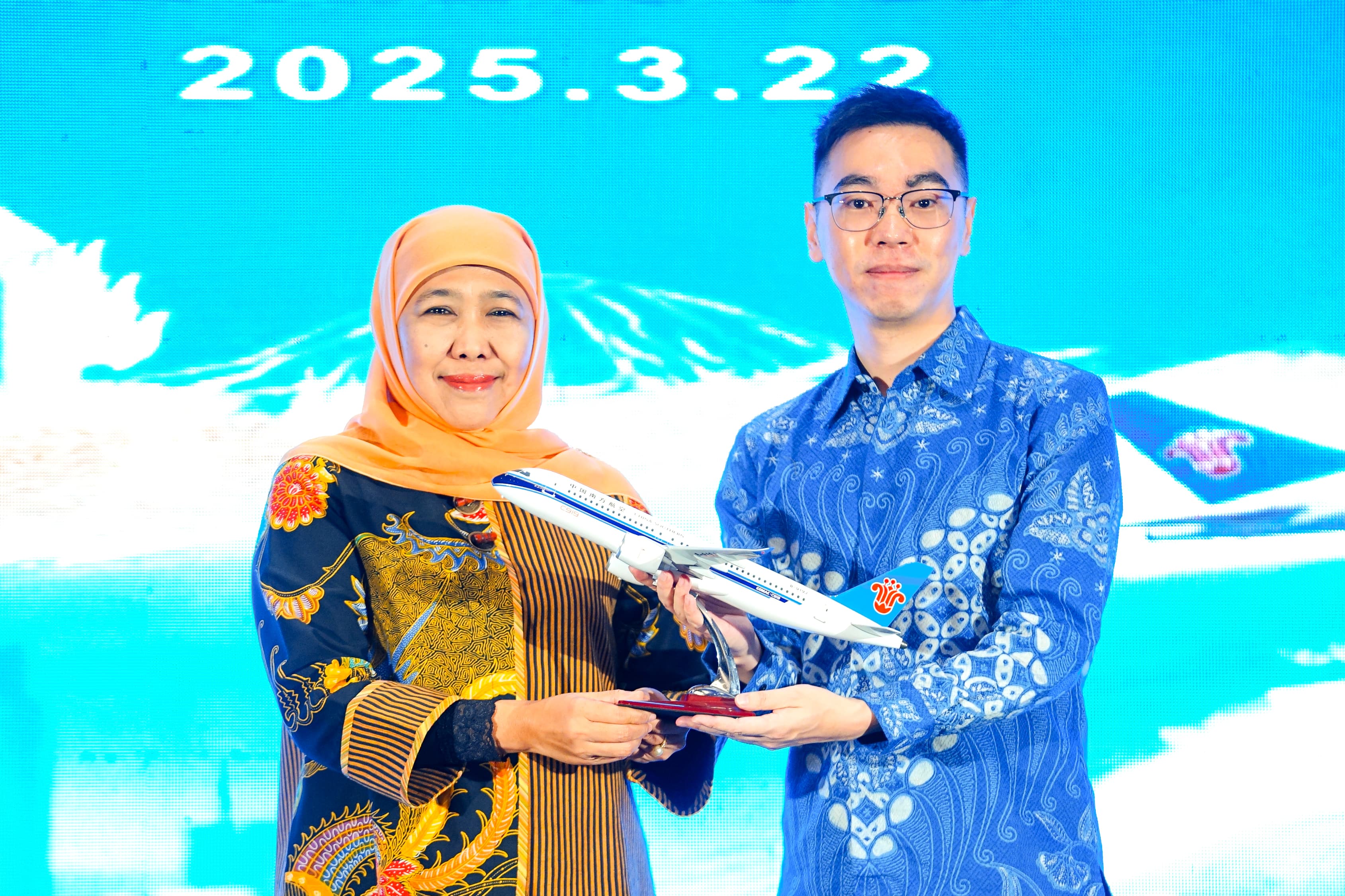 Penerbangan Langsung Guangzhou-Surabaya Resmi Diluncurkan, Gubernur Khofifah: Percepat Arus Perdagangan Hingga Pariwisata Jatim-Tiongkok