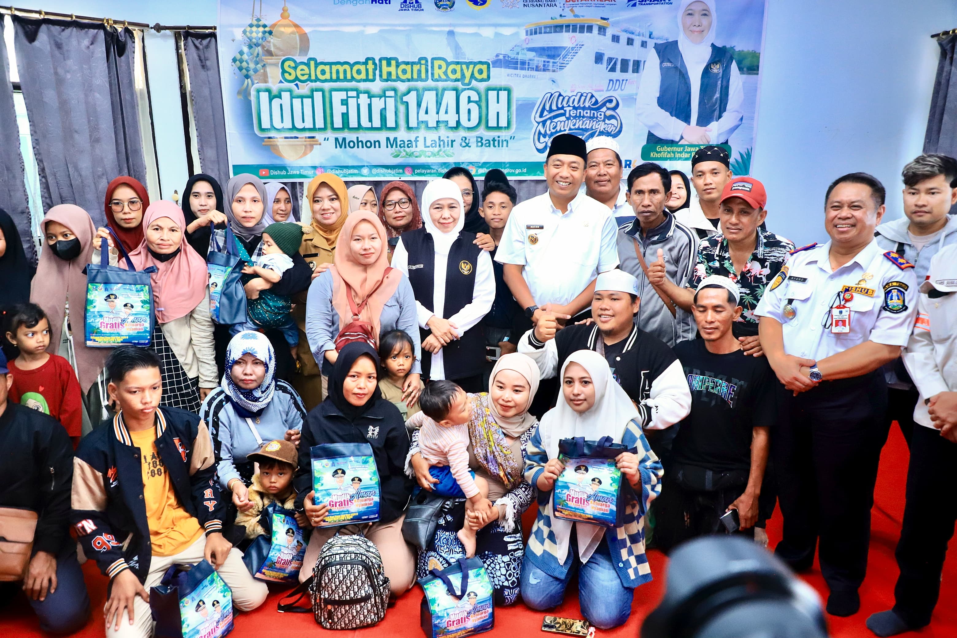 Berangkatkan Kapal Mudik Gratis ke Pulau Raas Sumenep, Gubernur Khofifah Pastikan Pemudik  Gratis Jalur Laut Aman, Nyaman dan Bahagia