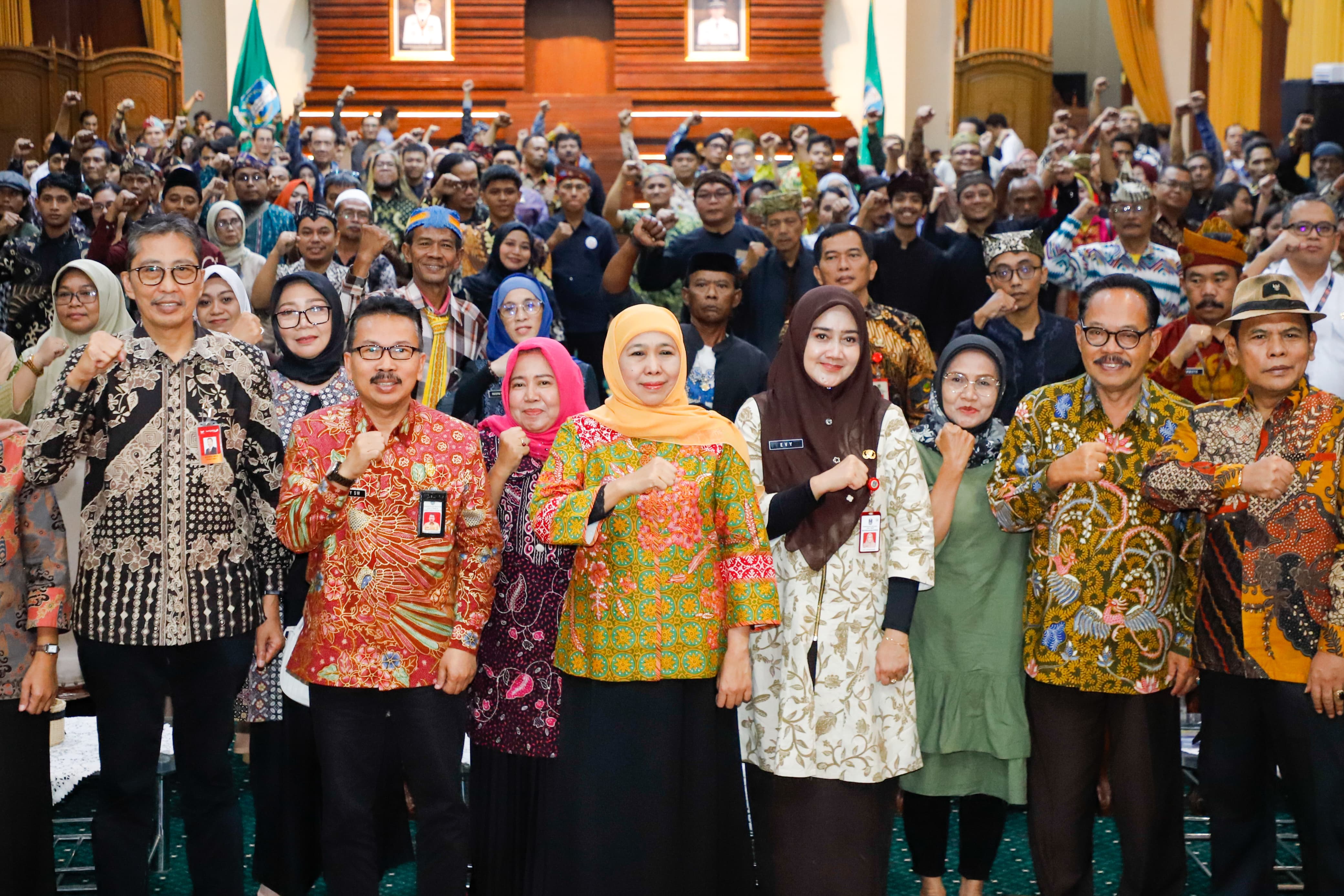 Gubernur Khofifah Beri Apresiasi dan Tunjangan Kehormatan pada 1.000 Seniman dan 148 Juru Pelihara Cagar Budaya Jatim