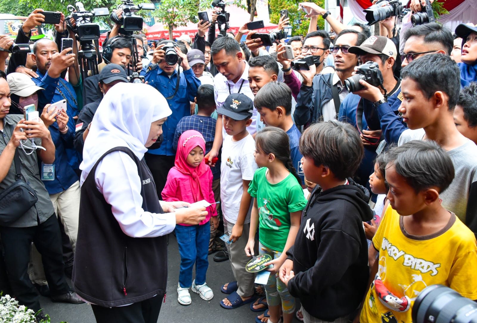 Lepas 4.008 Masyarakat Peserta Mudik Gratis Pemprov Jatim 2025, Gubernur Khofifah: Selamat Mudik, Berangkat Bahagia, Pulang Bahagia