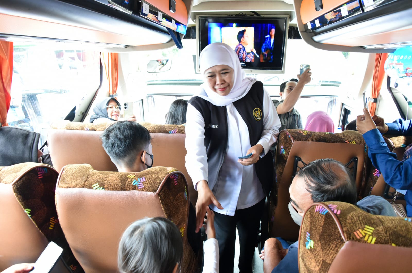 Lepas 4.008 Masyarakat Peserta Mudik Gratis Pemprov Jatim 2025, Gubernur Khofifah: Selamat Mudik, Berangkat Bahagia, Pulang Bahagia