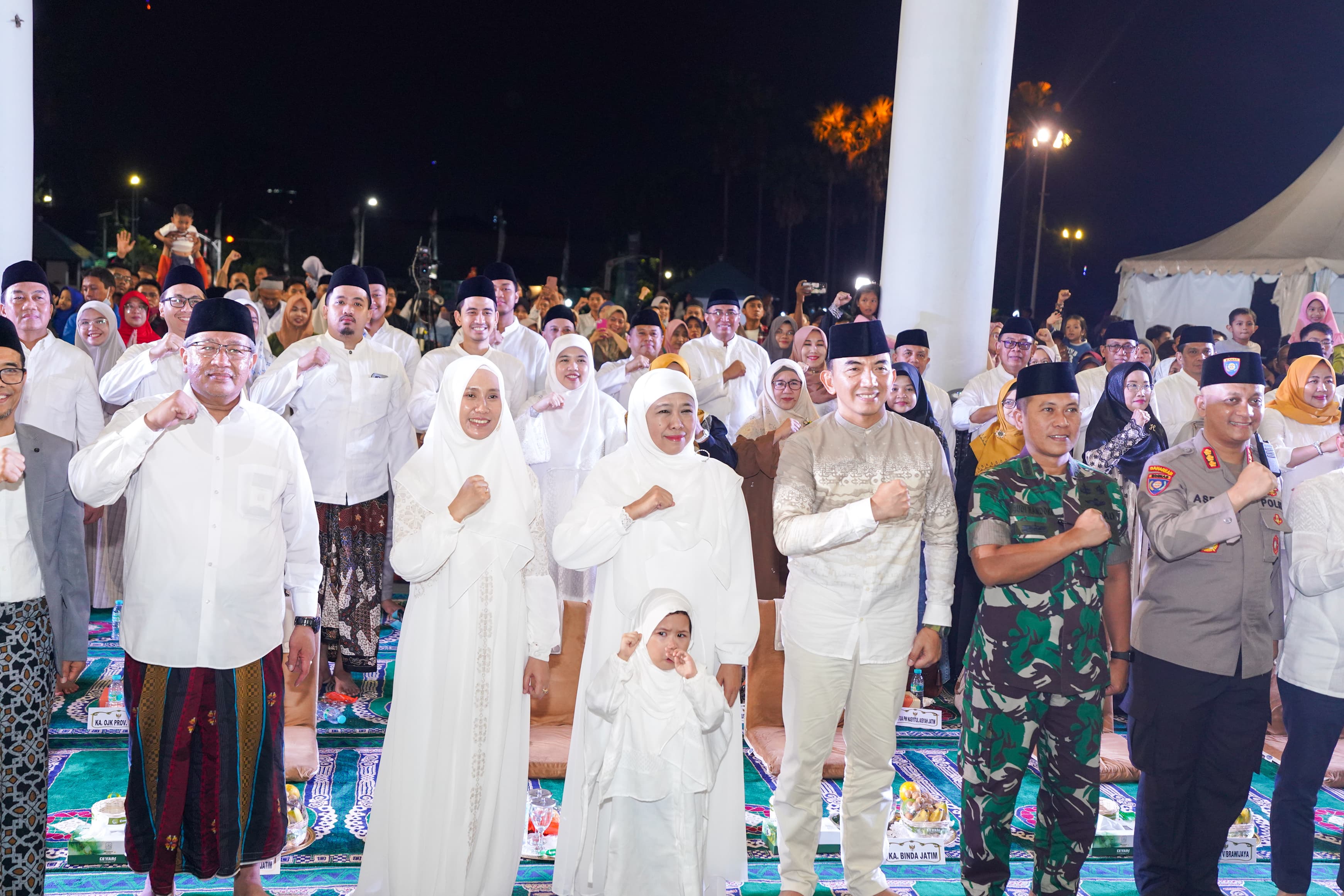 Gubernur Khofifah Bersama Ribuan Masyarakat Meriahkan Gema Takbir, Rayakan Idul Fitri Dalam Guyub Rukun dan Saling Menghormati