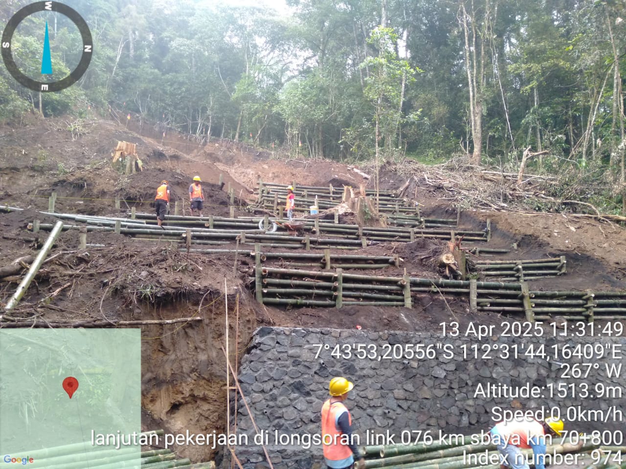 Gubernur Khofifah Pastikan Perbaikan Akses Pasca Longsor Jalur Pacet-Cangar Segera Tuntas