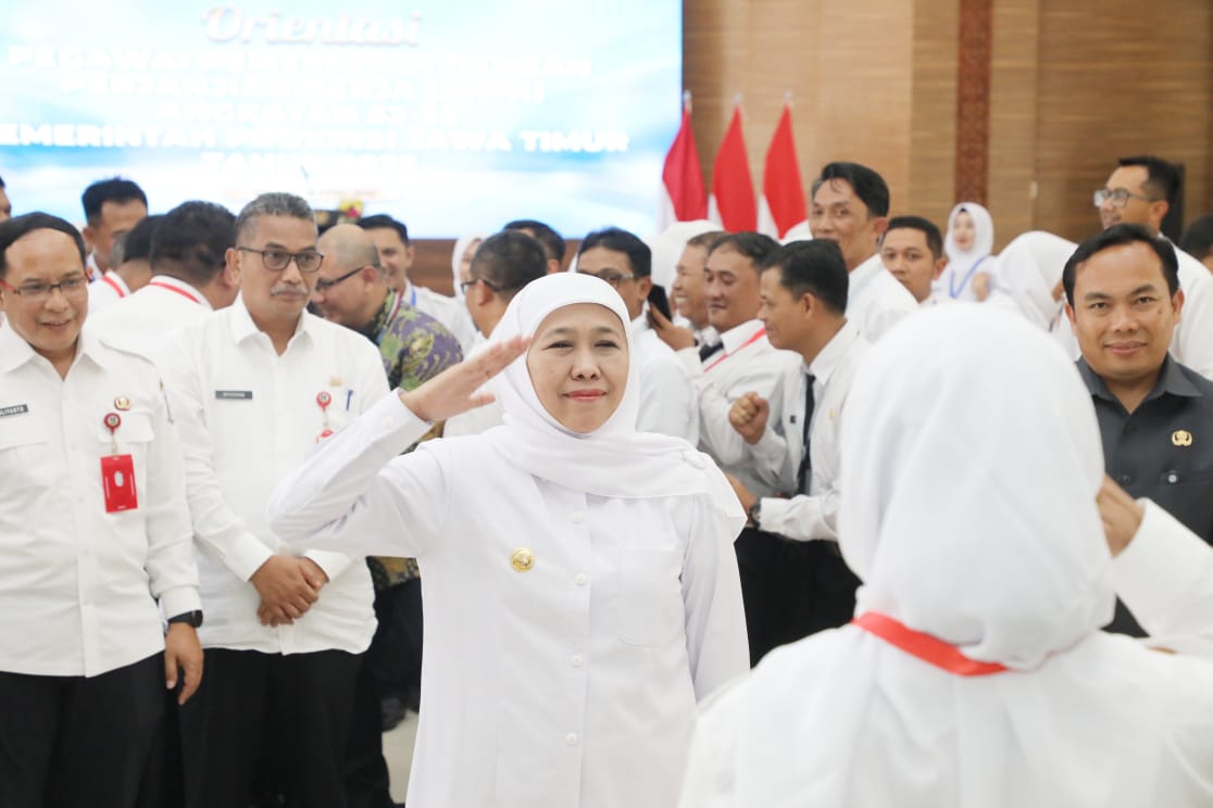 Beri Solusi Konkret Kasus Penahanan Ijazah, Gubernur Khofifah: Pemprov Jatim Siap Fasilitasi Penerbitan Ulang Ijazah Pekerja yang Ditahan
