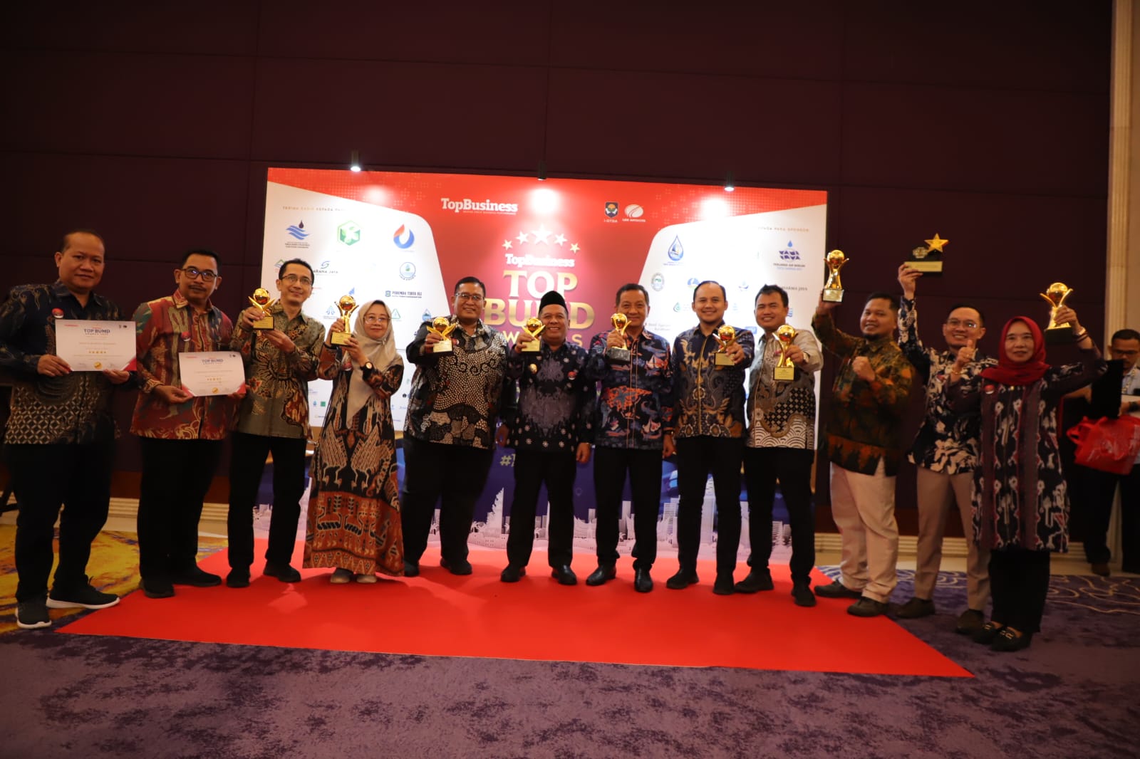 Bupati Jombang Raih Penghargaan TOP Pembina BUMD 2025 Atas Keberhasilan Empat BUMD Meraih Penghargaan Tingkat Nasional