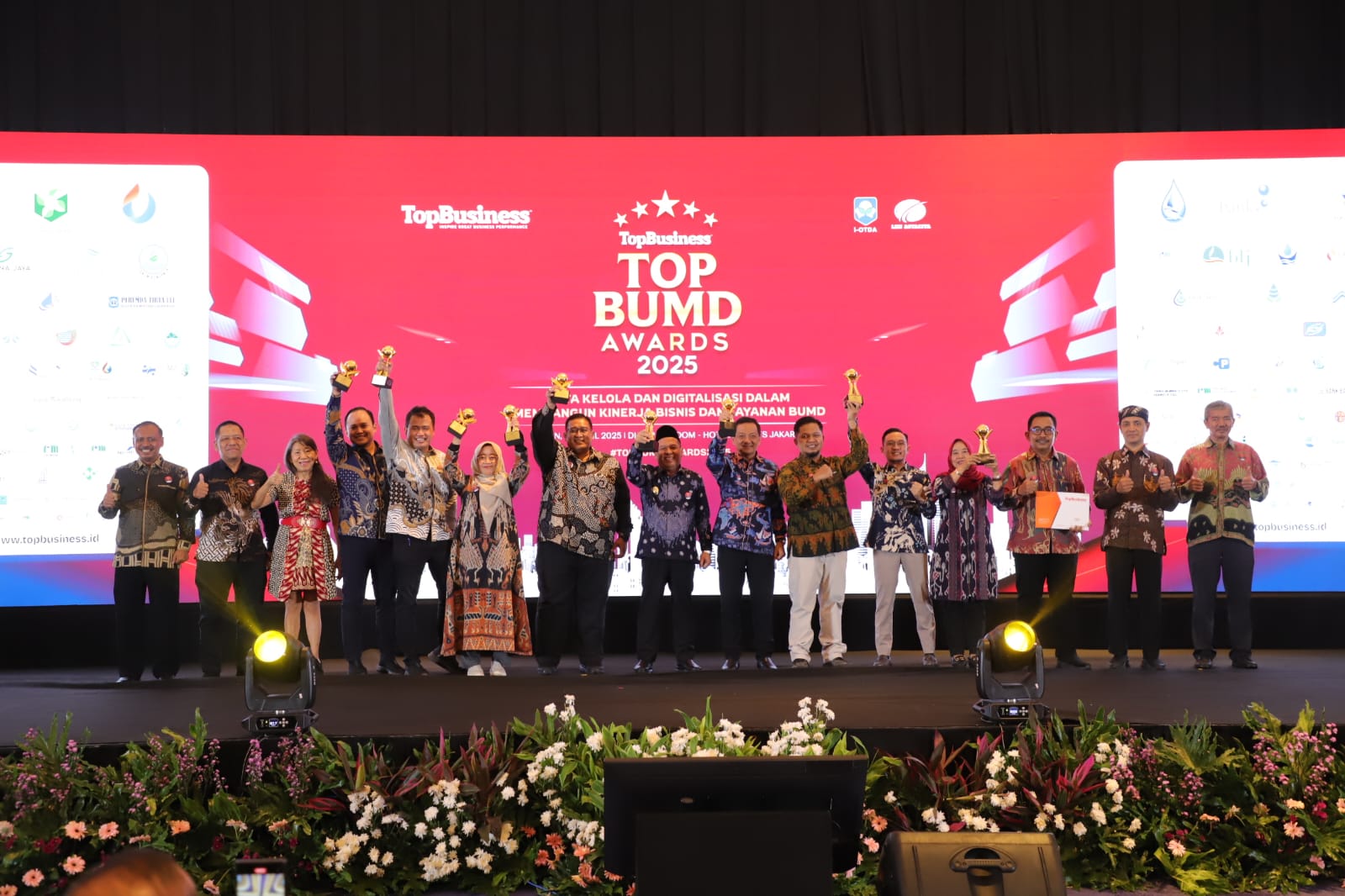 Bupati Jombang Raih Penghargaan TOP Pembina BUMD 2025 Atas Keberhasilan Empat BUMD Meraih Penghargaan Tingkat Nasional