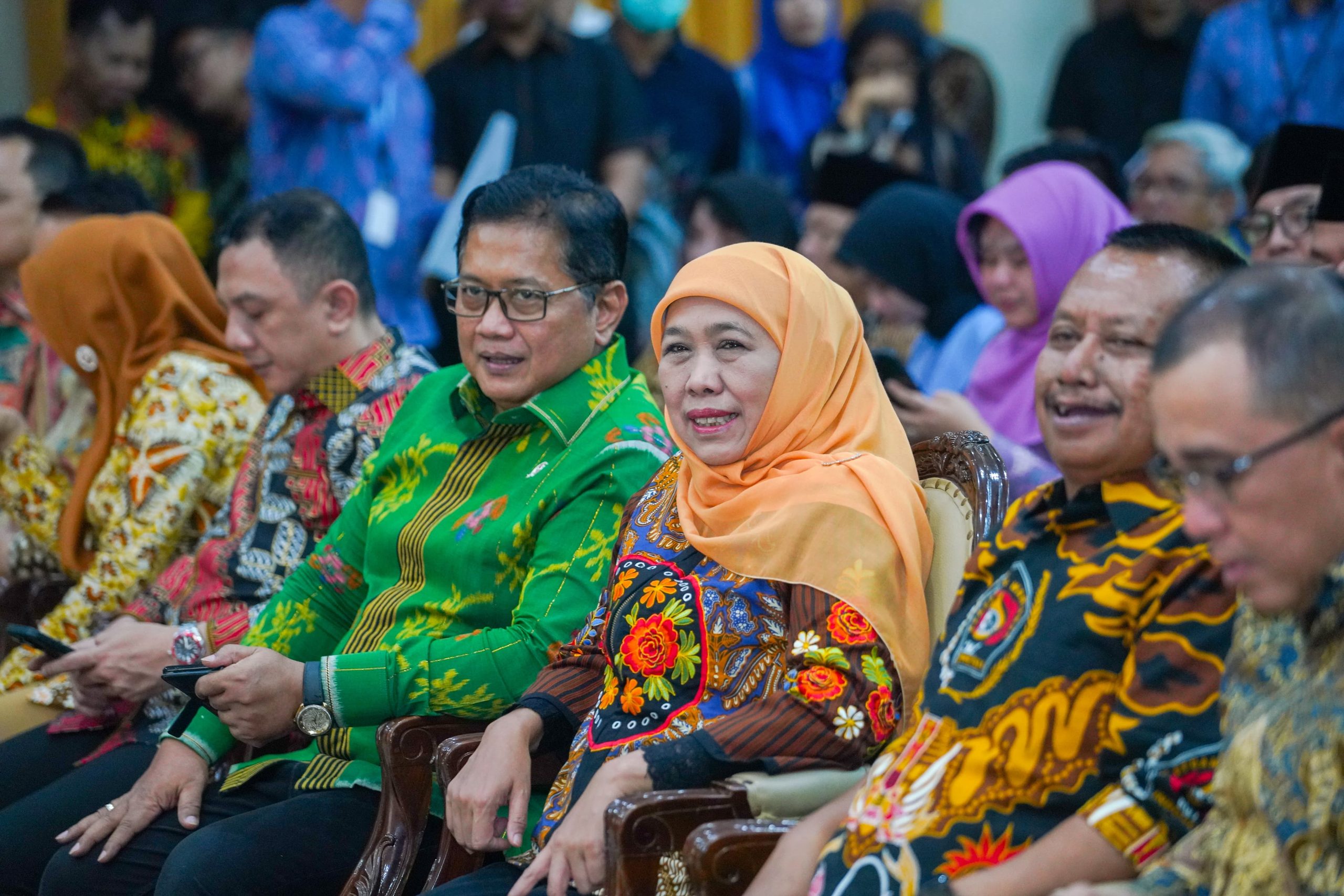 Konsisten Ciptakan Ekosistem Perekonomian Berkelanjutan Antar Daerah, Gubernur Khofifah Dinobatkan Sebagai Tokoh Ekonomi Regional dalam PWI Jatim Award 2025