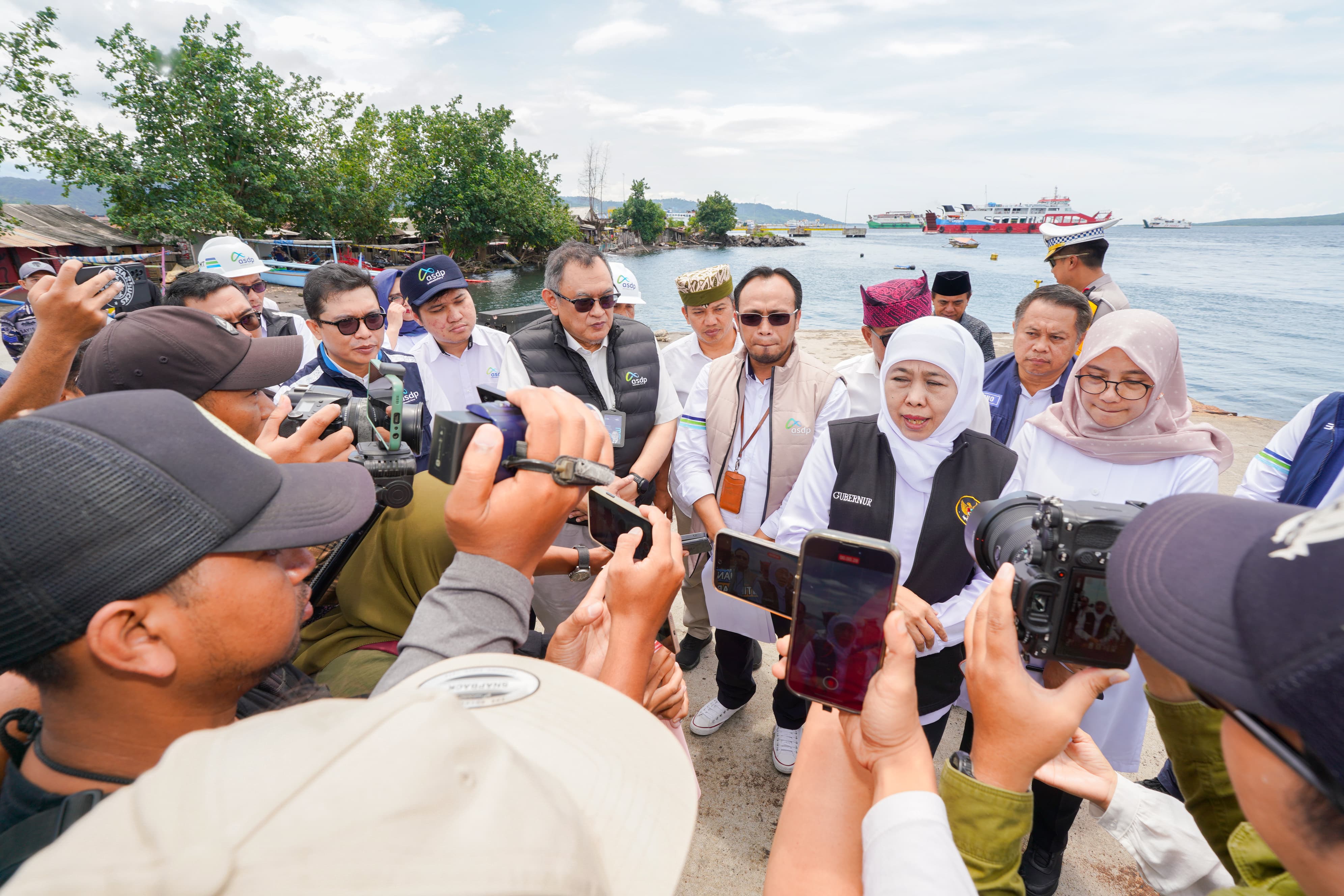 Gubernur Khofifah Meninjau Kesiapan Operasional Kapal Cepat Banyuwangi-Denpasar
