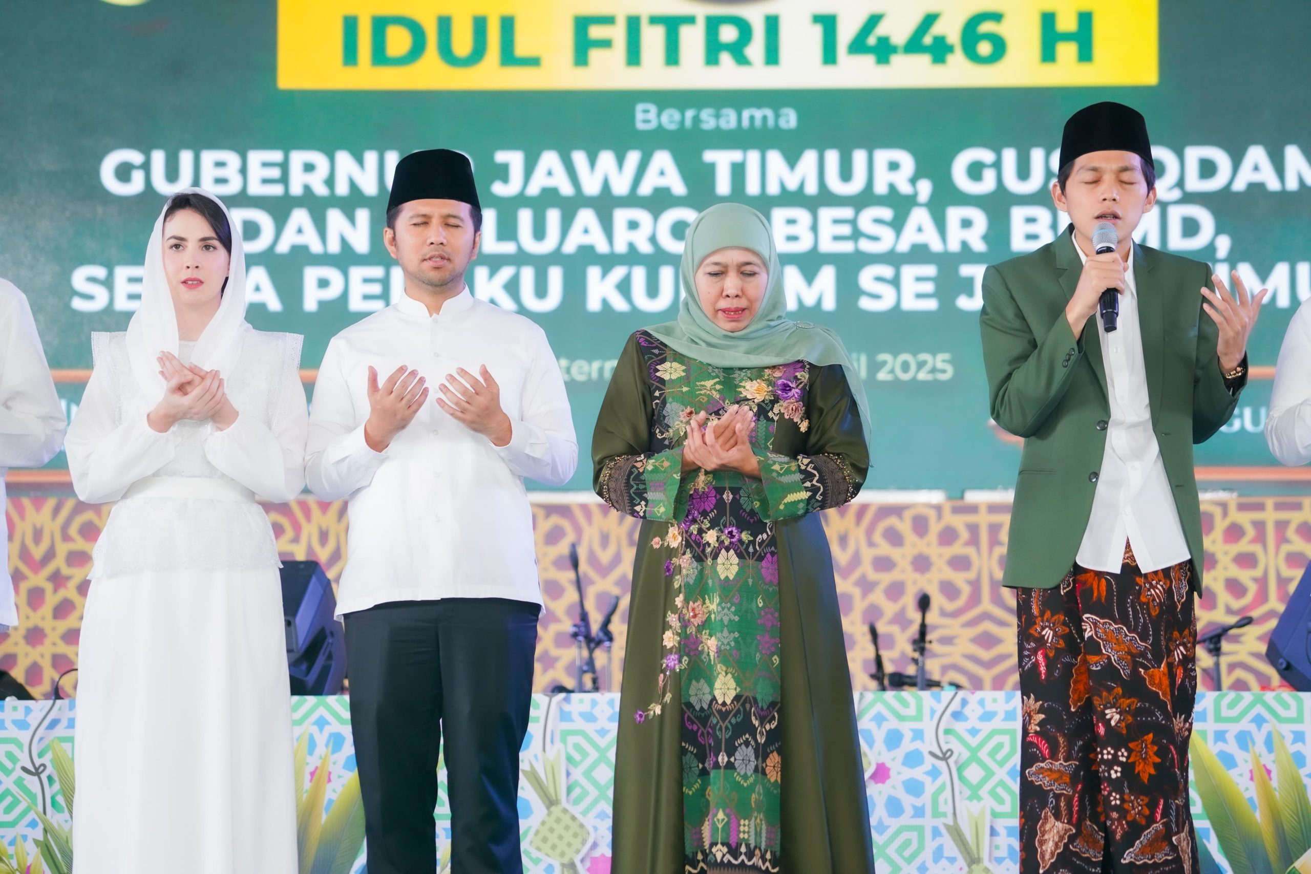 Gubernur Khofifah, Wagub Emil dan Gus Iqdam Halal Bi Halal dengan Ribuan Insan BUMD dan Pelaku KUMKM Jatim, Pesankan Optimisme Menghadapi Gejolak Ekonomi Global