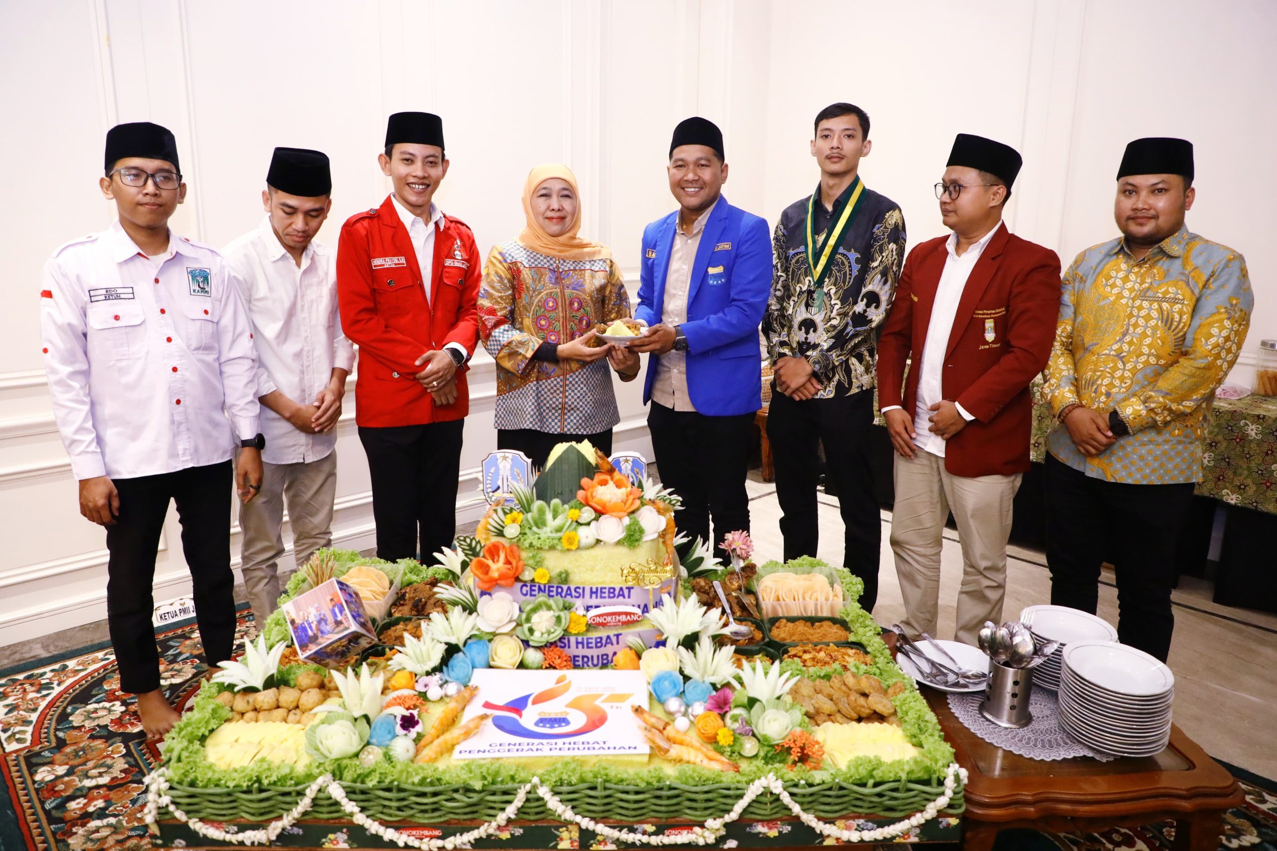 Tumpengan Bareng Cipayung Plus,  Gubernur Khofifah Ajak Satu Padu Bersinergi Bangun Jawa Timur