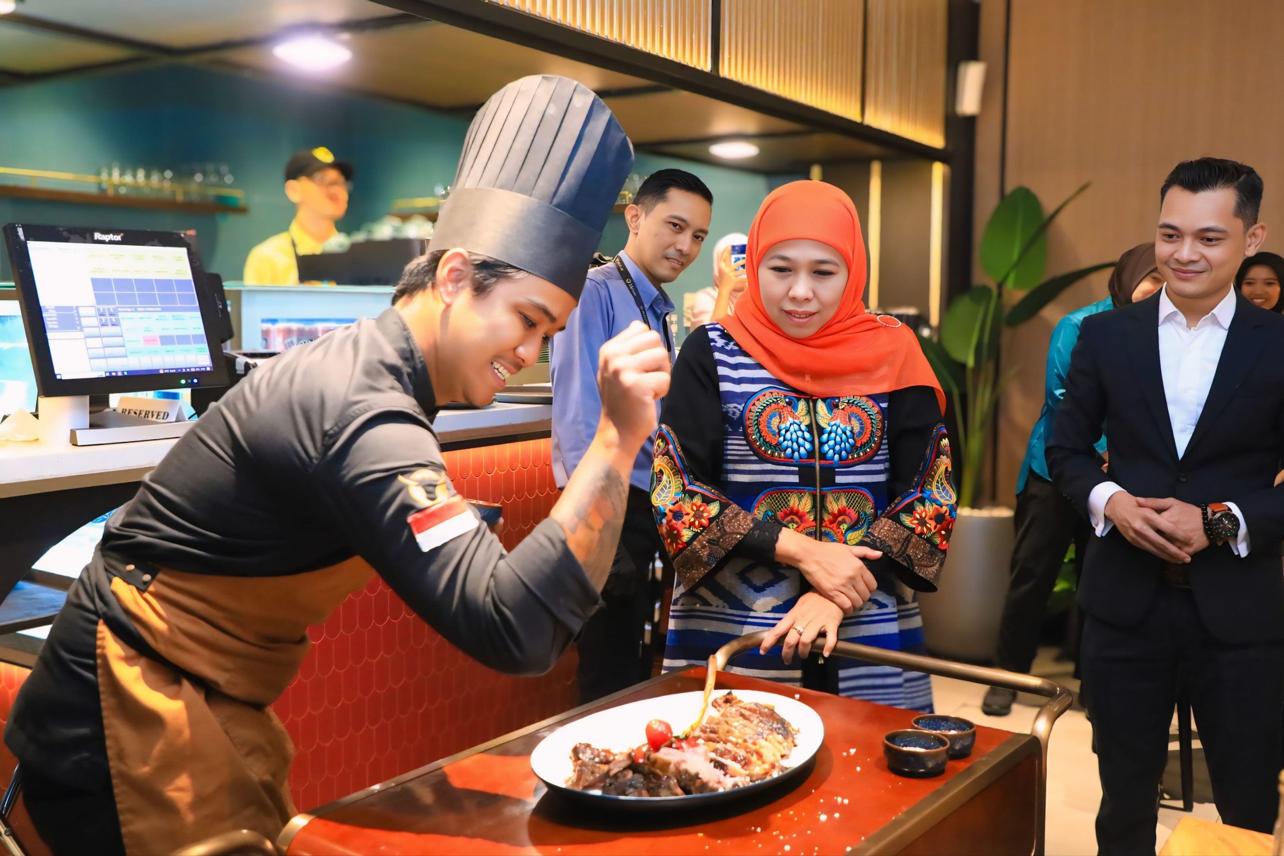 Gubernur Khofifah Optimis Hadirnya Me’nate Steak & Seafood Perkaya Destinasi Kuliner Halal Surabaya