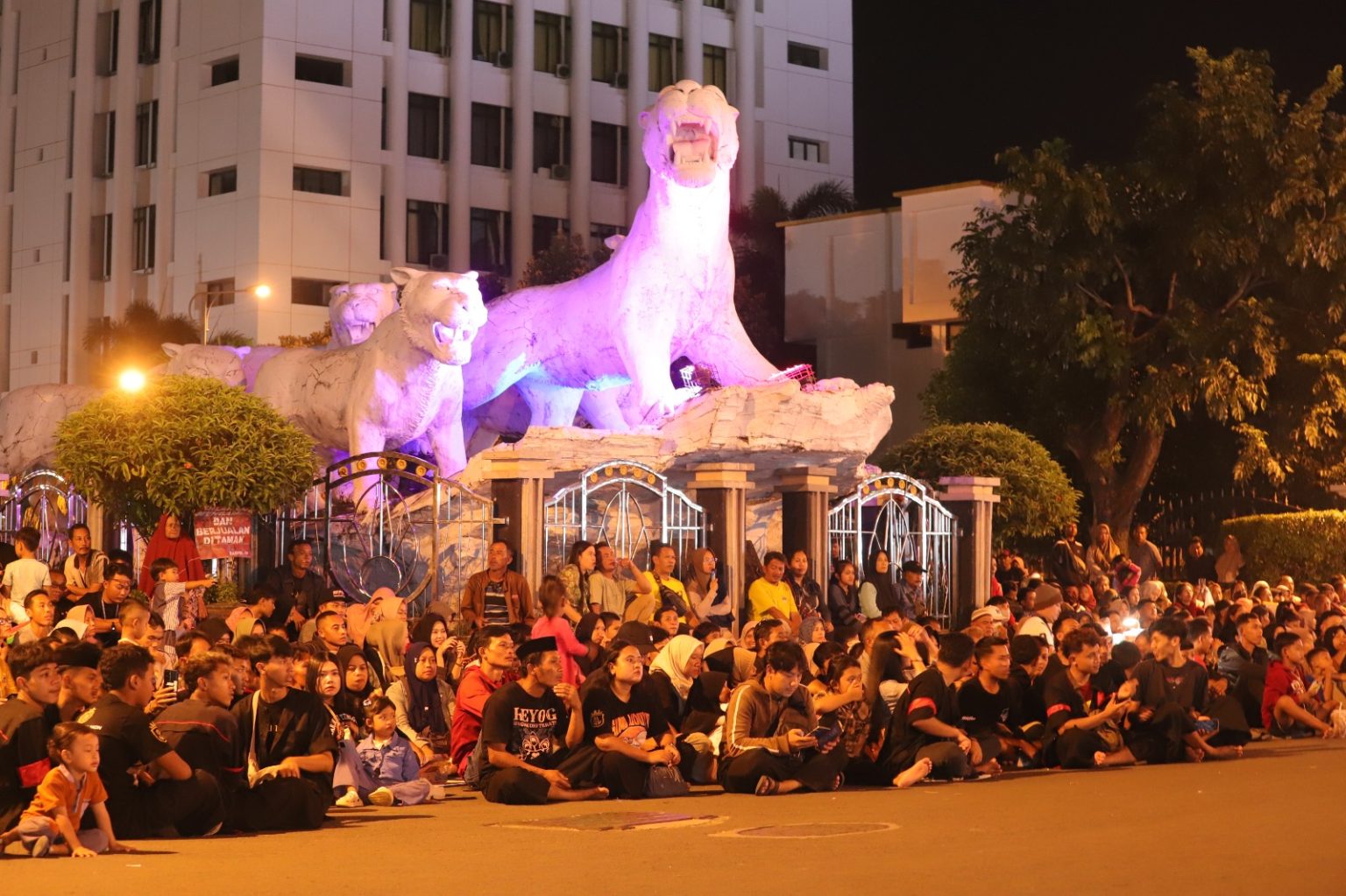 Pasar Malam Sebulan Nutuk di Alun-Alun Ponorogo Pecahkan Rekor