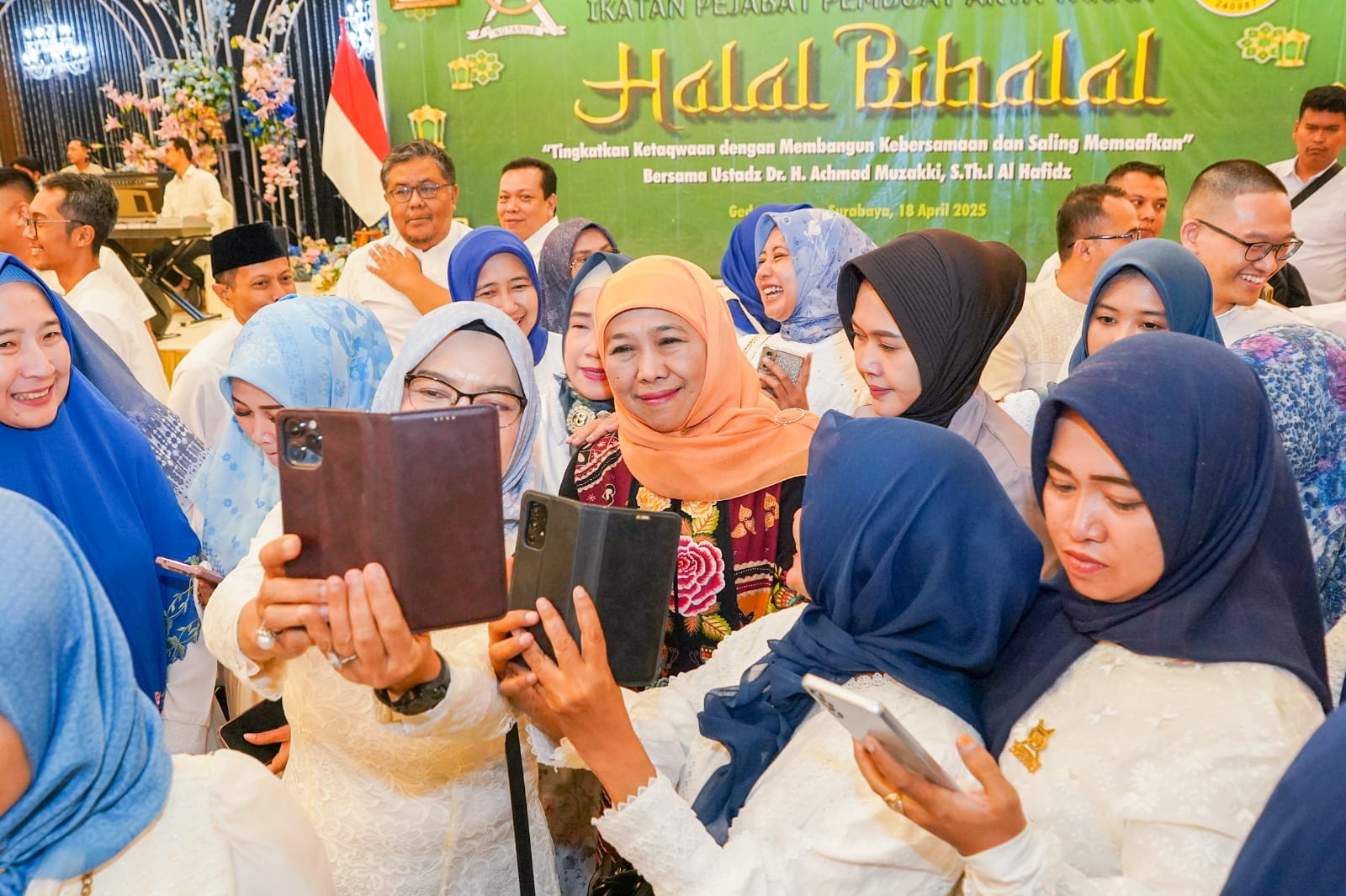 Gubernur Khofifah Sebut Notaris dan PPAT Berperan Strategis Jamin Kepastian Hukum Berbagai Urusan Masyarakat