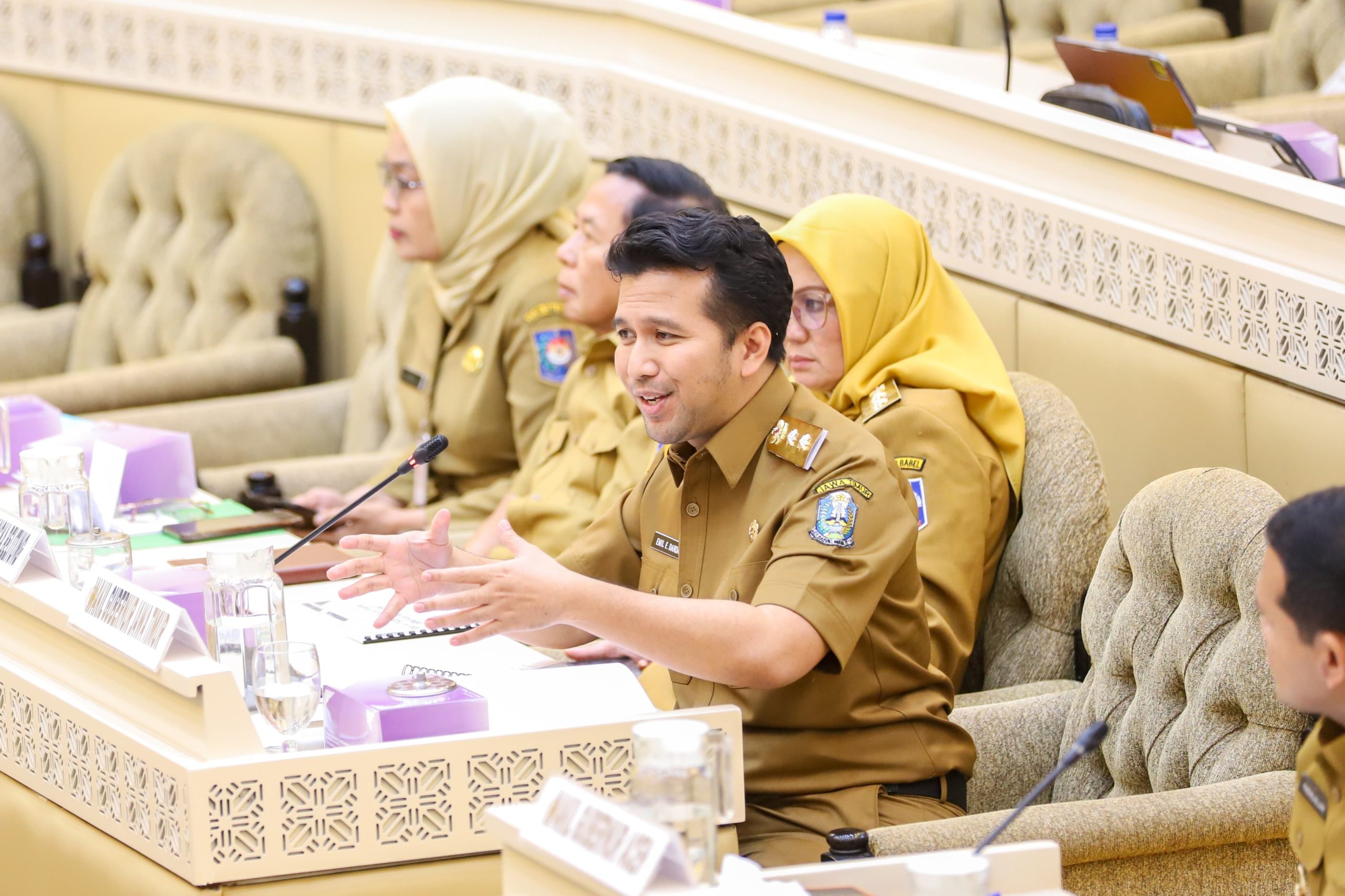 Hadiri RDP DPR RI di Jakarta, Wagub Emil Paparkan Situasi Fiskal Jatim Dalam Kepegawaian dan BUMD