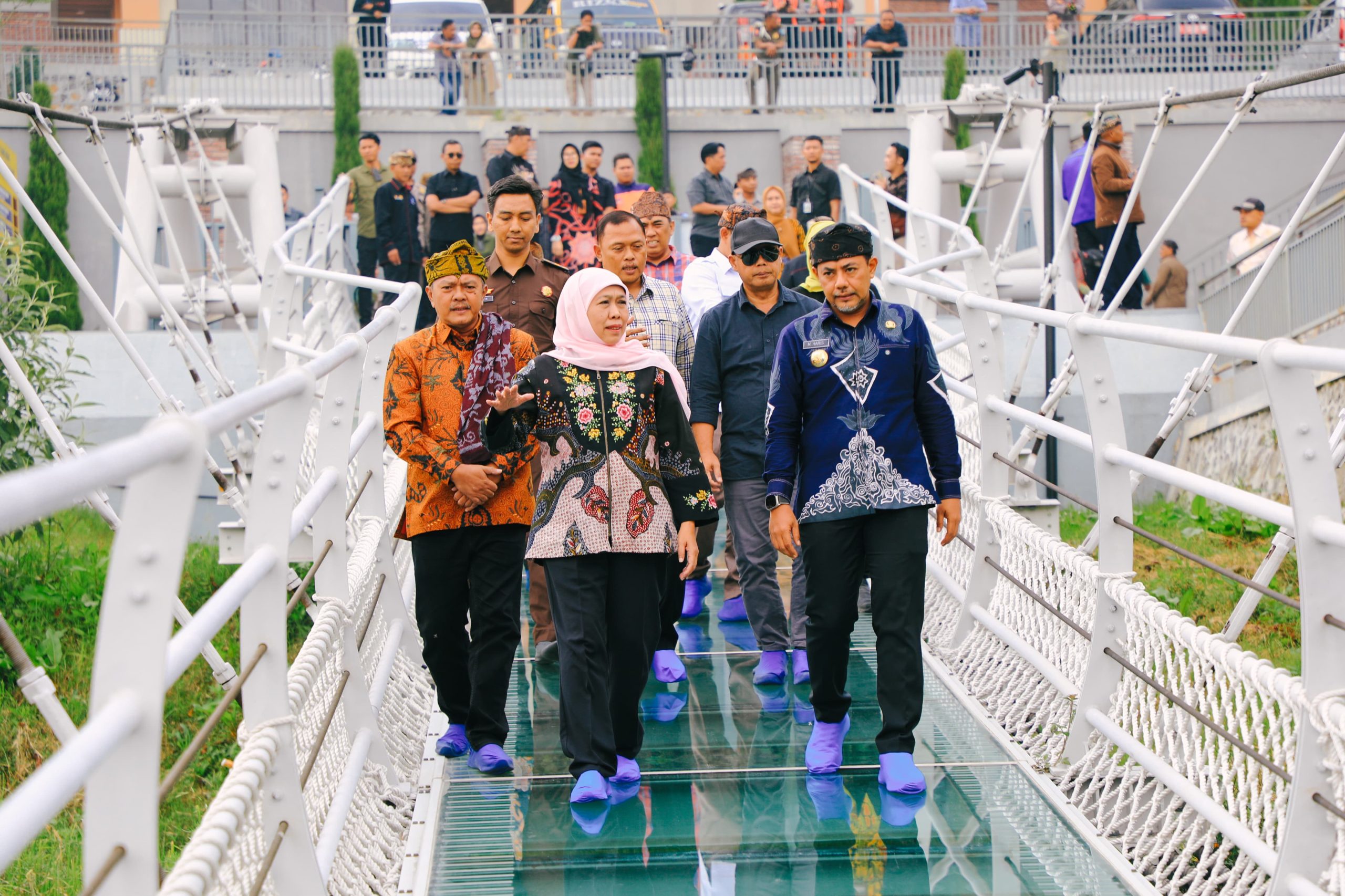 Gubernur Khofifah Optimis Jembatan Kaca Seruni Point Bromo  Perkuat Magnet Pariwisata Jawa Timur