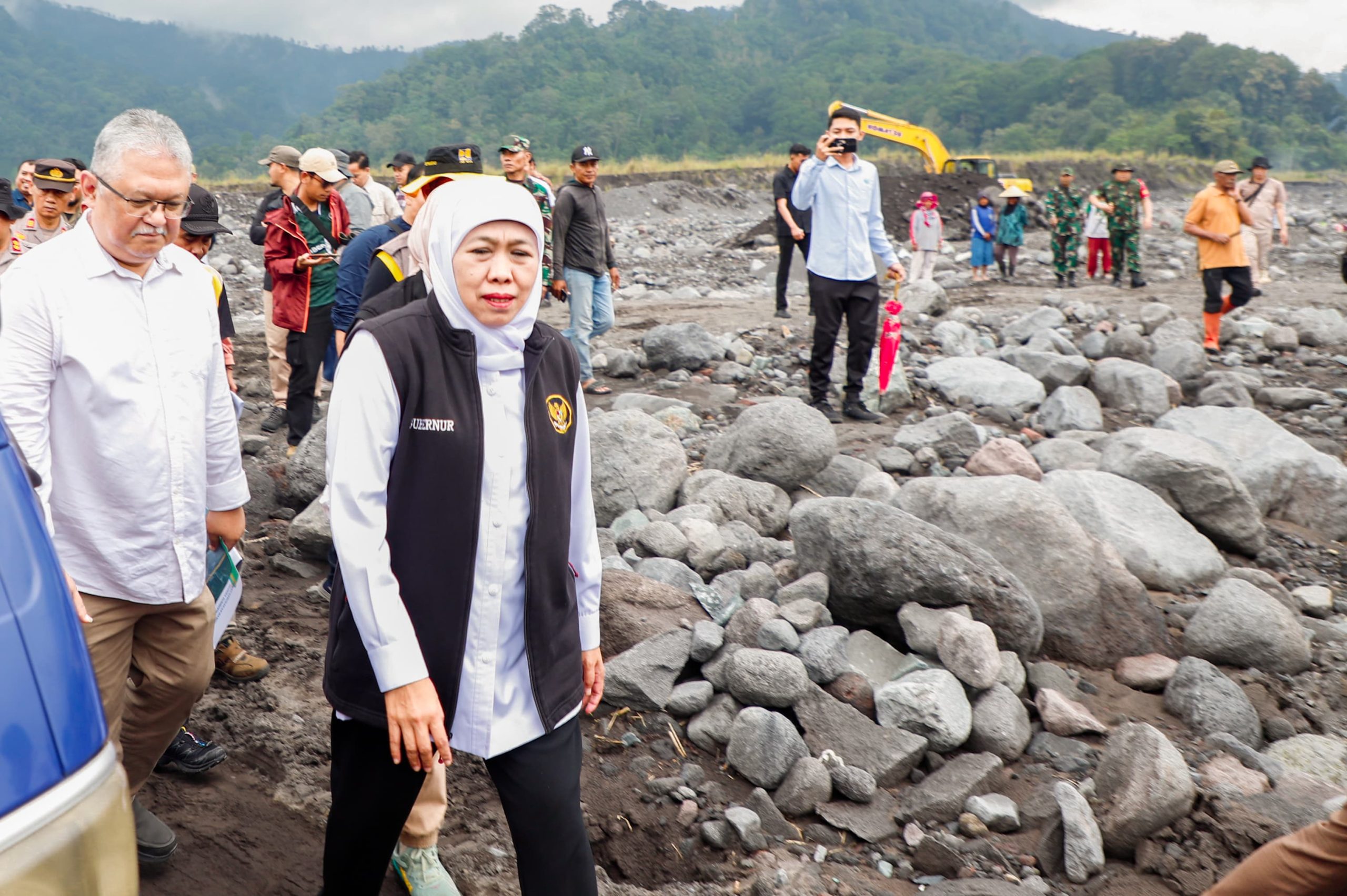 Tinjau Perbaikan Tanggul Pasca Banjir Lahar Dingin Semeru, Gubernur Khofifah Targetkan Rampung Dalam Tiga Bulan