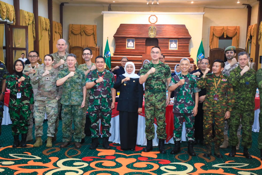 Terima Atase Pertahanan 17 Negara, Gubernur Khofifah Kenalkan Keunggulan Jatim Sebagai Center of Gravity