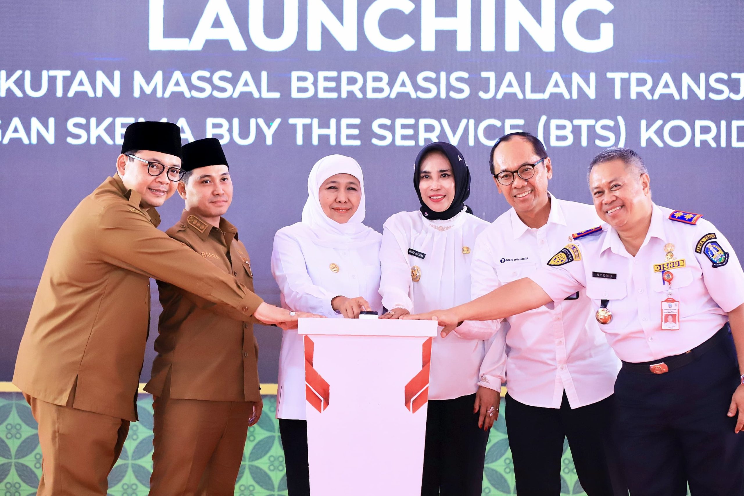 Gubernur Khofifah Wujudkan Aspirasi Buruh Kawasan Ngoro Industri saat May Day, Bus Trans Jatim Koridor VI Mojokerto-Sidoarjo Via Ngoro Industrial Park  Resmi Beroperasi