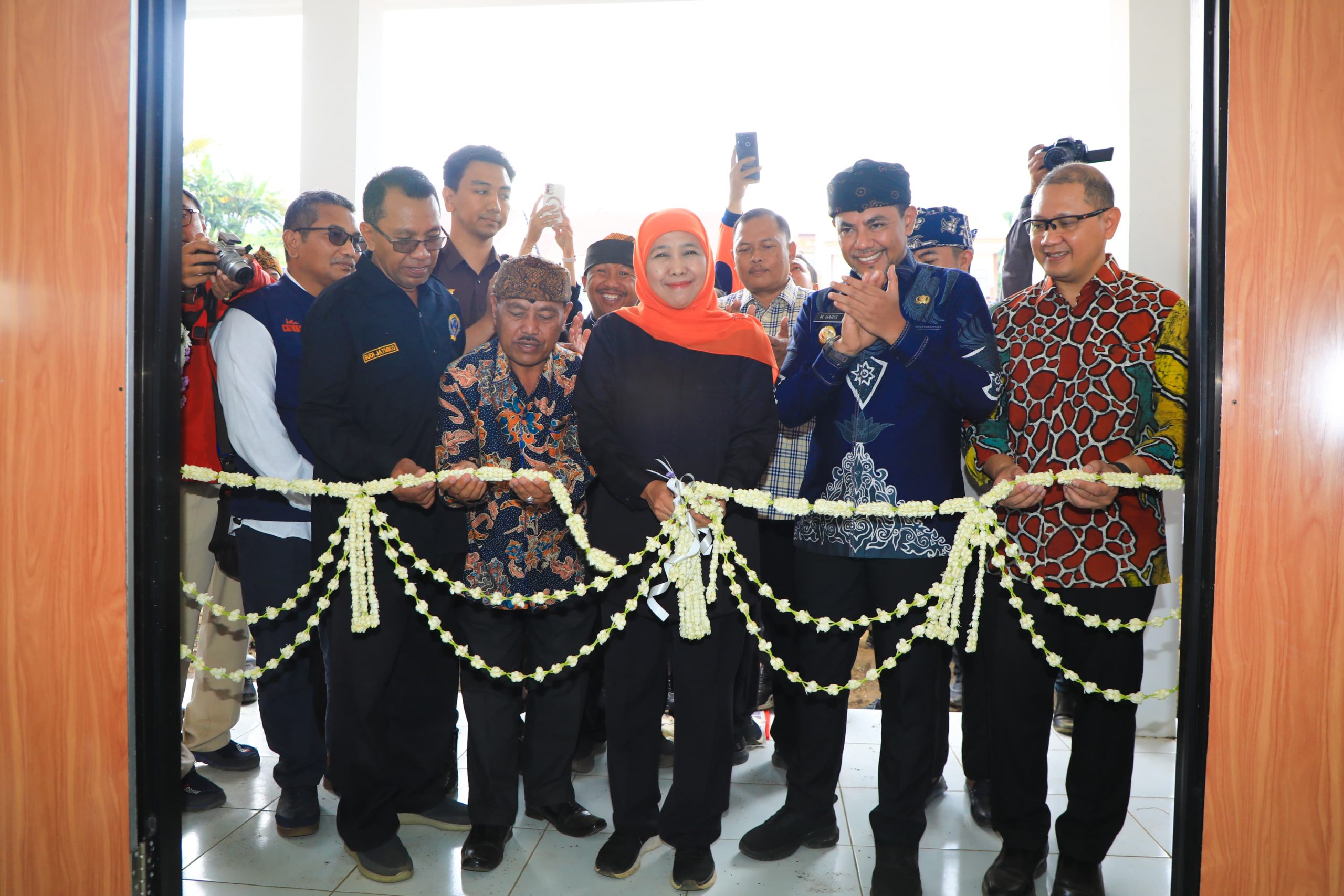 Gubernur Khofifah Resmikan Gedung SMKN Sukapura Bromo Probolinggo