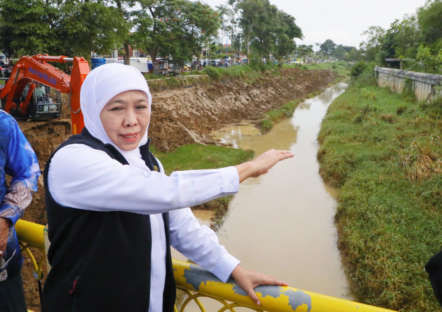 Gubernur Khofifah Tinjau Normalisasi Sungai di Pamekasan, Pastikan Daya Tampung Air Kembali Normal