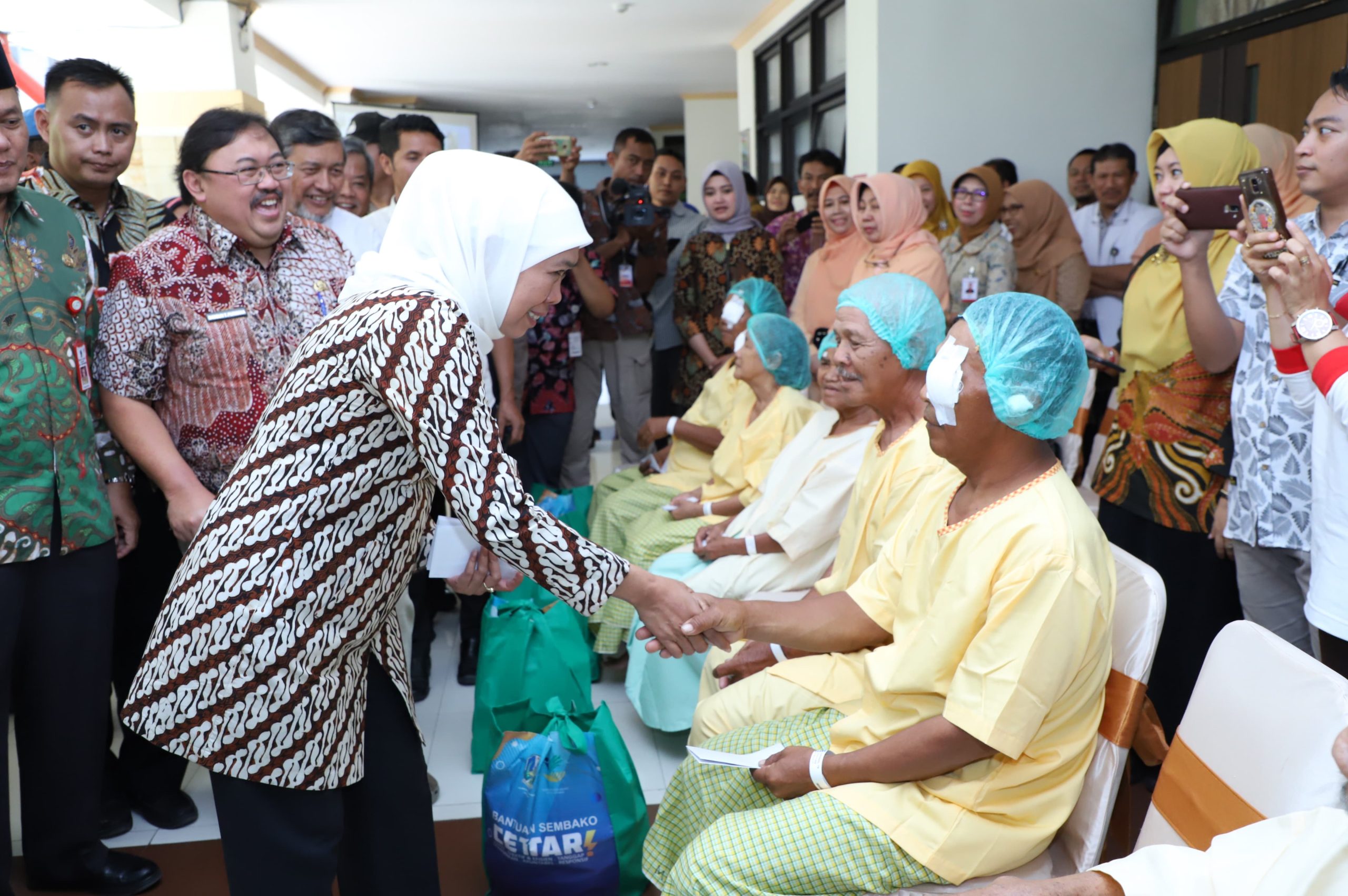 Gubernur Khofifah Apresiasi Program Yankes Bergerak Tahap 1 Berhasil Layani 406 Warga Pulau Raas, Dekatkan Layanan Kesehatan untuk Warga Kepulauan