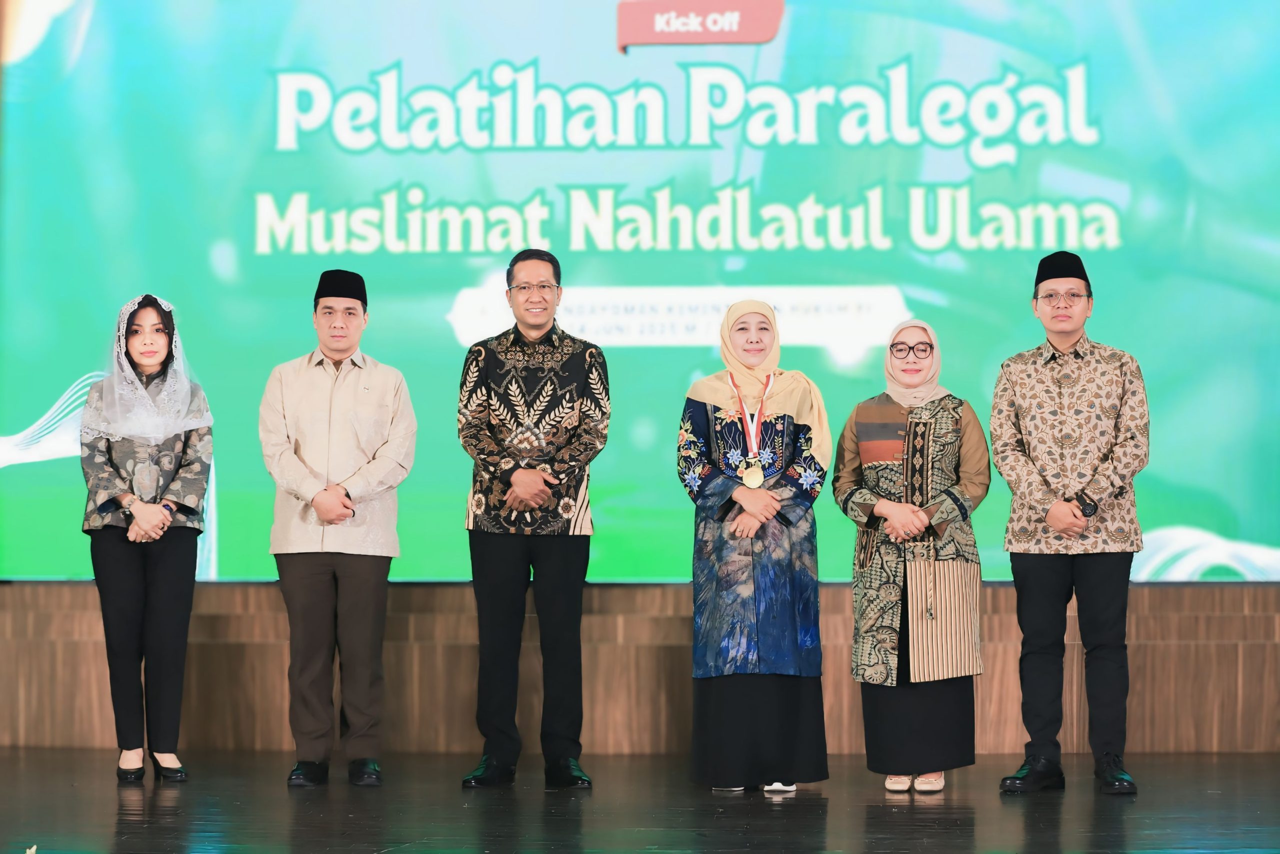 Tiba di Tanah Air usai Ibadah Haji, Gubernur Khofifah Hadiri Kick Off Pelatihan Paralegal Muslimat NU: Komitmen Bentuk 1.794 Posbankum Desa se-Indonesia