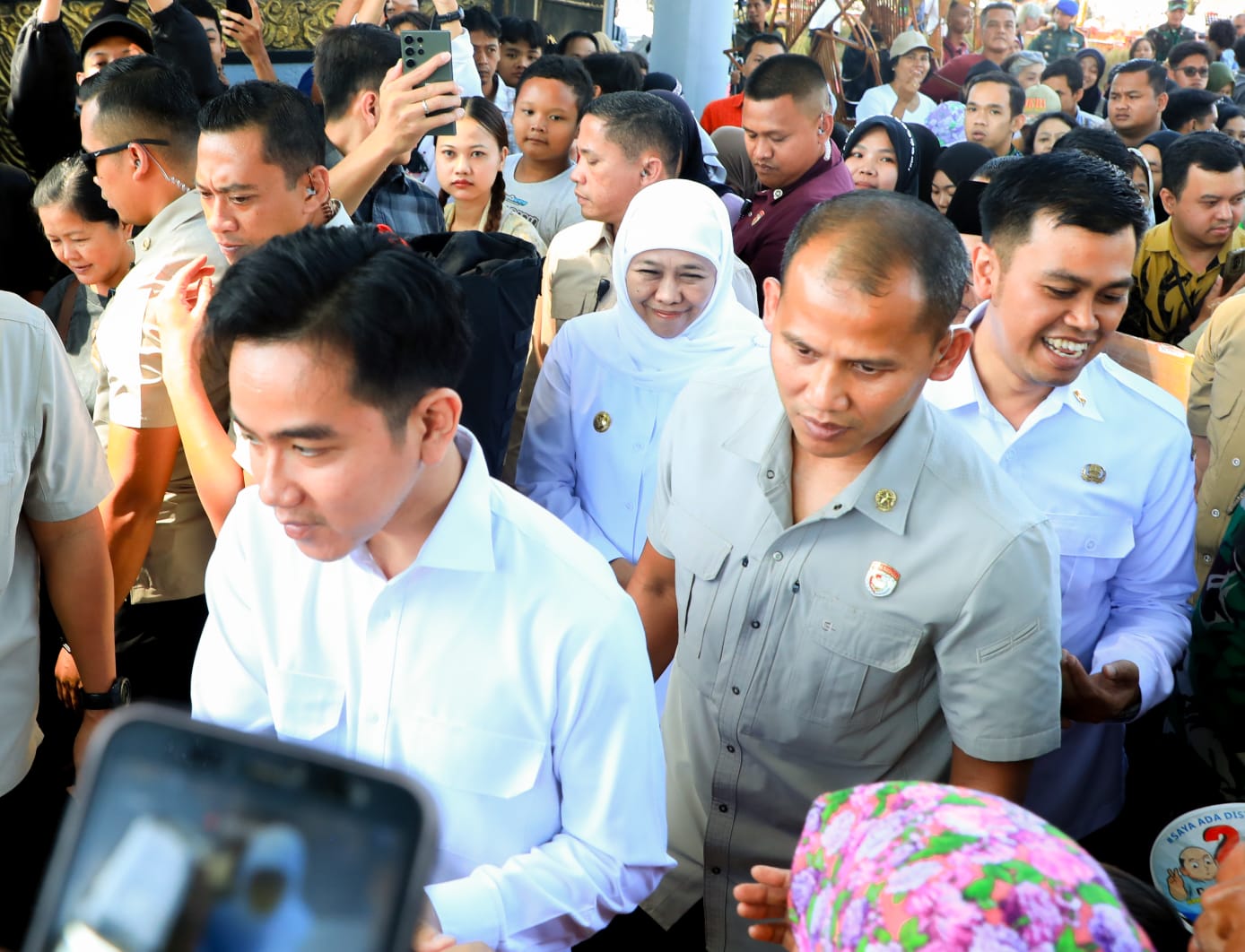Wapres Gibran Apresiasi Bazar Blitar Djadoel, Gubernur Khofifah Komitmen Berdayakan Koperasi- UMKM dan Ekonomi Kreatif di Jatim