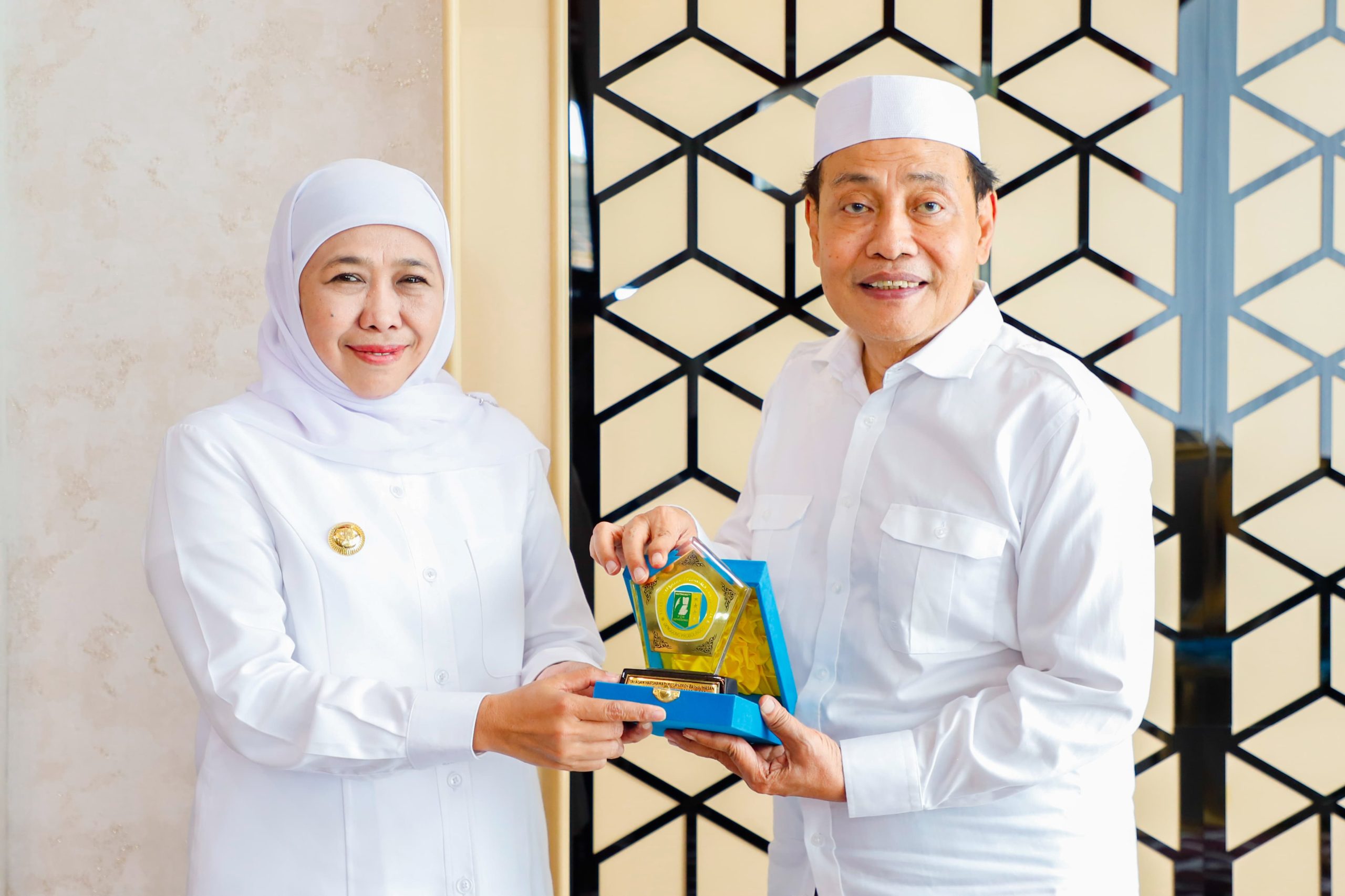 Gubernur Khofifah Targetkan Rekonstruksi Jembatan Penghubung di Pesantren Zainul Hasan Genggong Probolinggo Tuntas Agustus