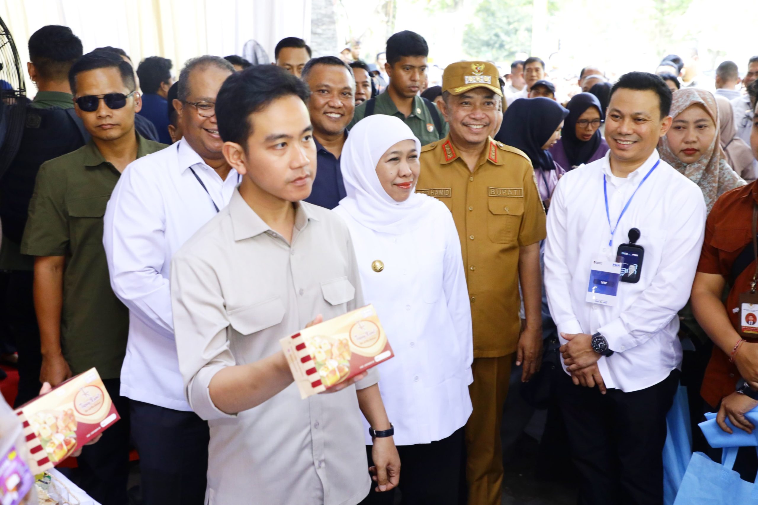 Wapres Gibran Apresiasi Semangat Pendamping dan Nasabah PNM Mekaar di Bondowoso, Gubernur Khofifah: 2,4 Juta IRT di Jatim Berdaya Lewat UMKM