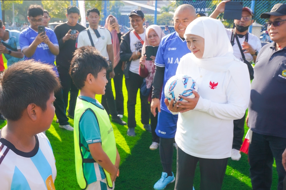 Gubernur Khofifah Resmikan Mini Soccer Al Akbar Sport Center, Perkuat Fungsi Masjid Sebagai Pusat Aktivitas dan Pemersatu Umat