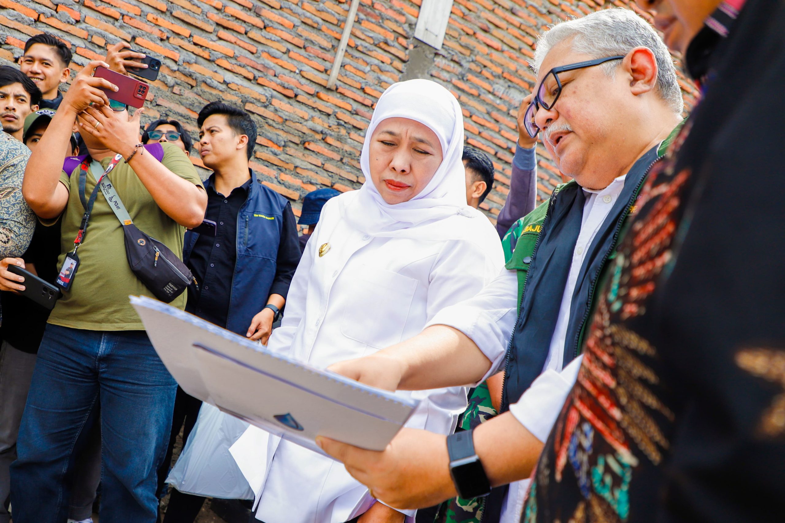 Pasang Delapan Titik Bronjong untuk Tiga Sungai di Probolinggo, Gubernur Khofifah Maksimalkan Upaya Cegah Abrasi Targetkan Tuntas Agustus