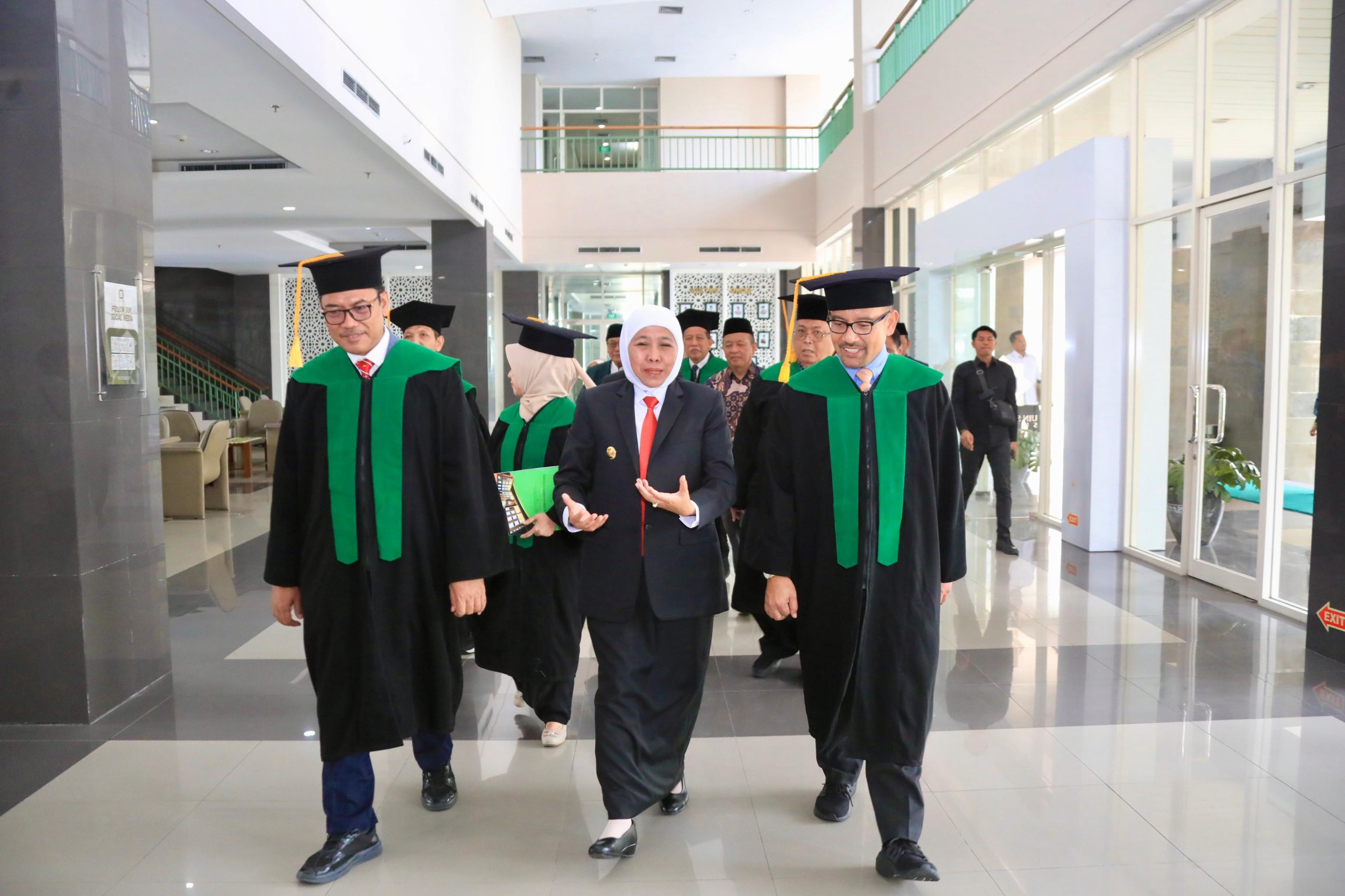 Tiga Penerima Beasiswa Pemprov Jatim Raih Gelar Doktor dari UINSA, Gubernur Khofifah: Investasi SDM Strategis untuk Indonesia Emas 2045