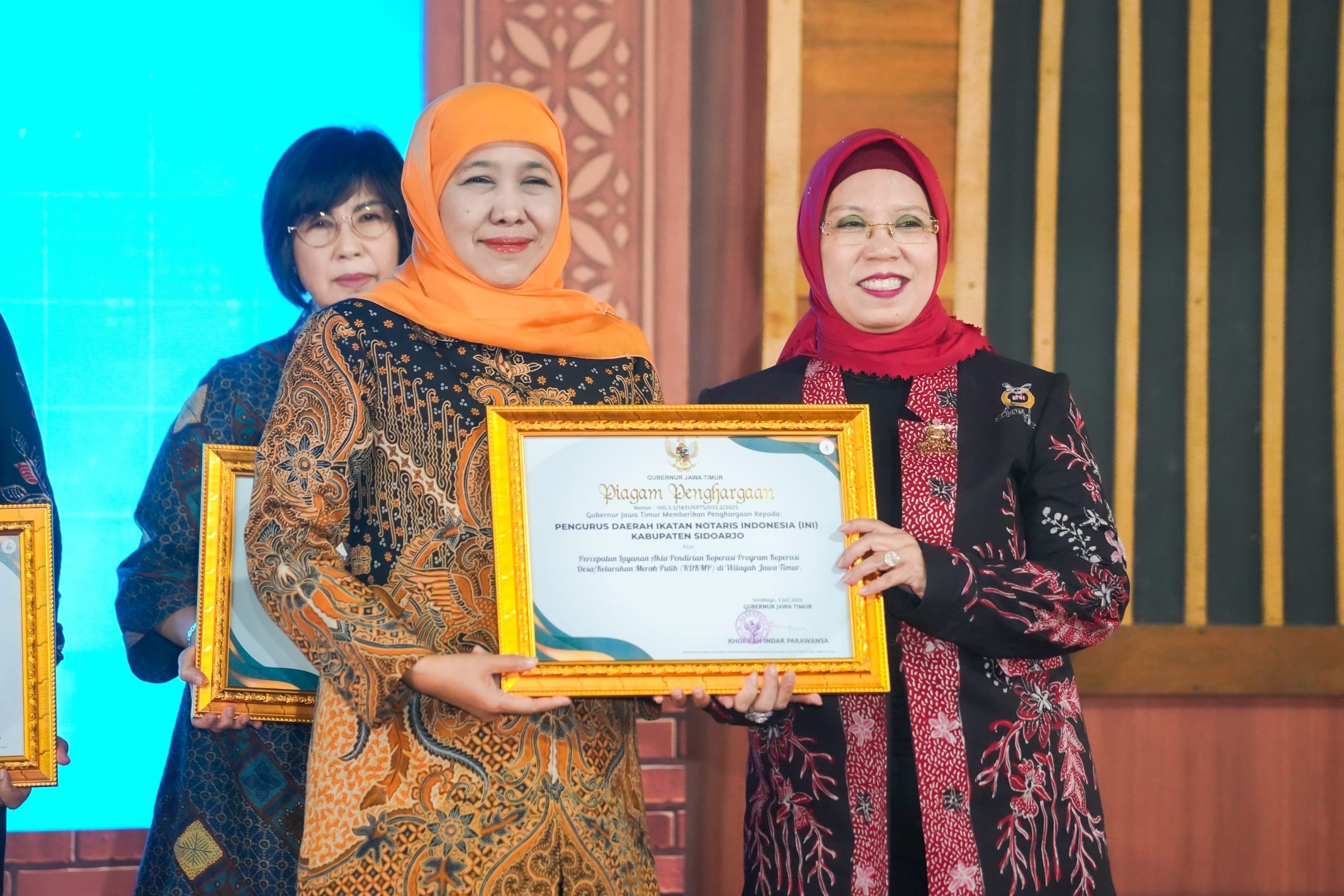 SK Badan Hukum  Koperasi Desa/Kelurahan Merah Putih di Jatim Paling Cepat Selesei 100 Persen di Indonesia, Gubernur Khofifah Optimis Berdampak Positif Terhadap Pertumbuhan Ekonomi Desa