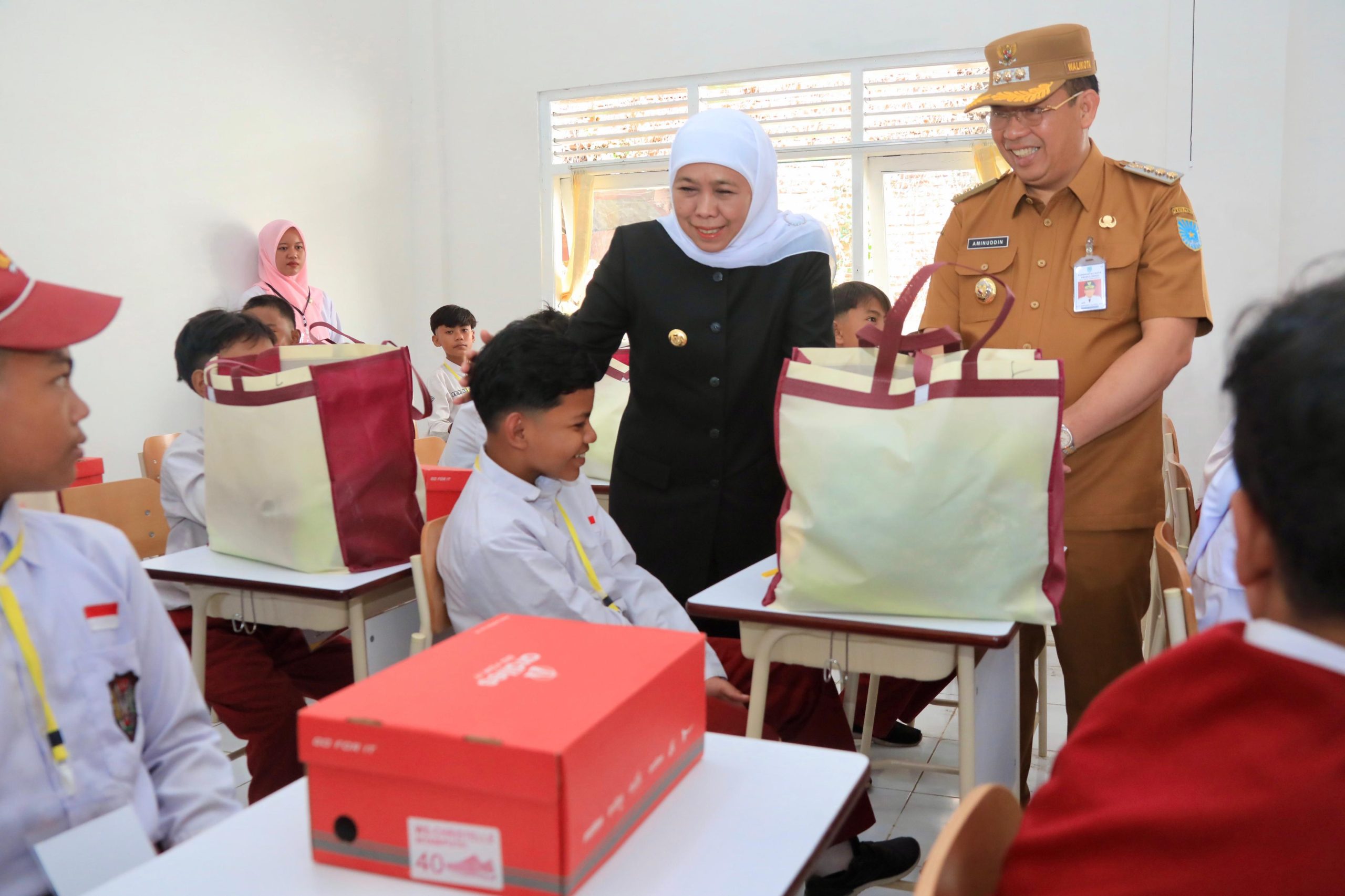 Meninjau Siswa di Hari Pertama Masuk Sekolah Rakyat, Gubernur Khofifah Komitmen Kawal Visi Besar Presiden untuk Putus Kemiskinan Melalui Pendidikan