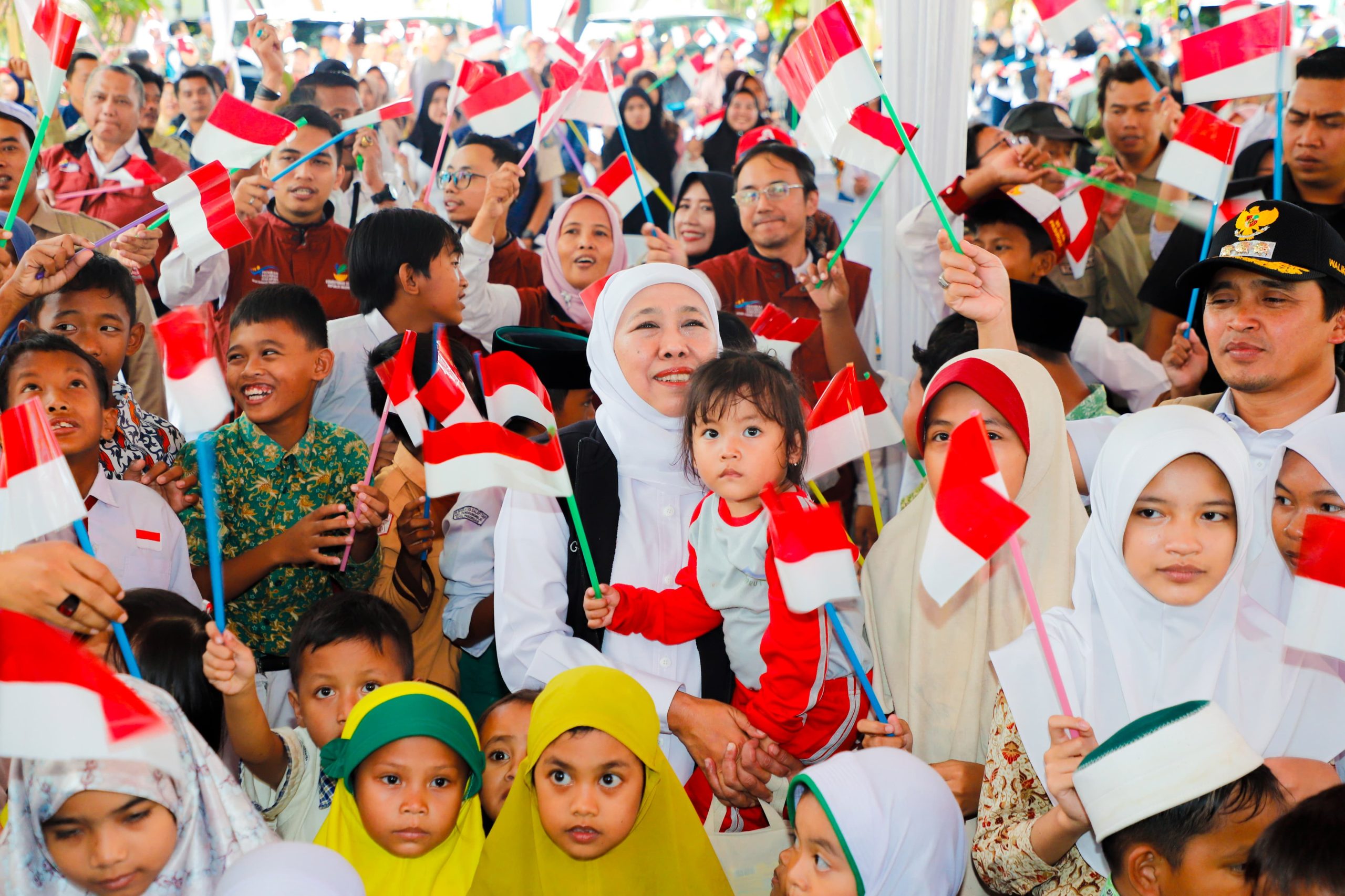 Peringati HAN 2025 bersama Yatim dan Calon Murid SMP Sekolah Rakyat Kota Pasuruan, Gubernur Khofifah: Lindungi dan Bahagiakan Anak-Anak