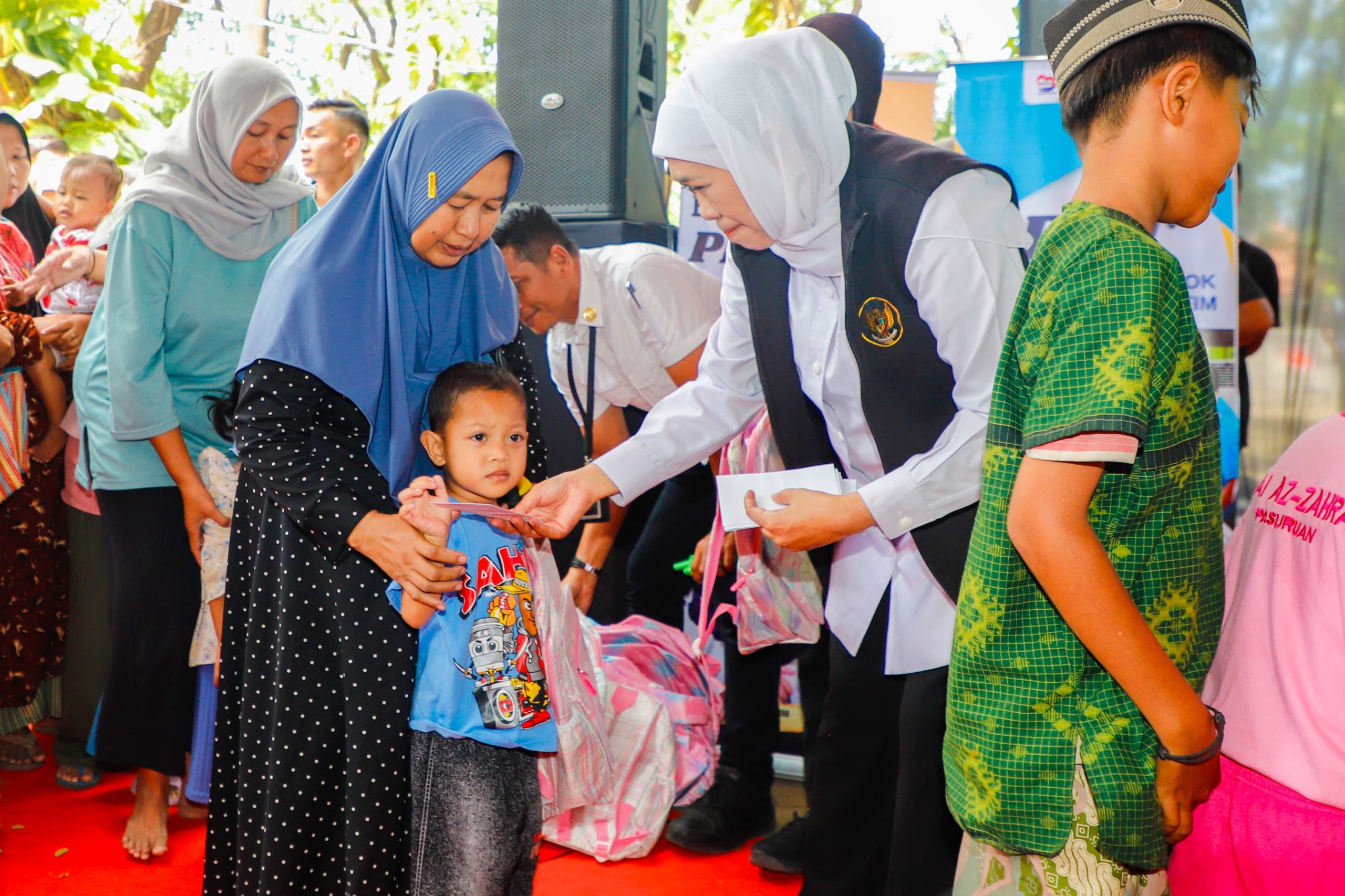 Peringati HAN 2025 bersama Yatim dan Calon Murid SMP Sekolah Rakyat Kota Pasuruan, Gubernur Khofifah: Lindungi dan Bahagiakan Anak-Anak