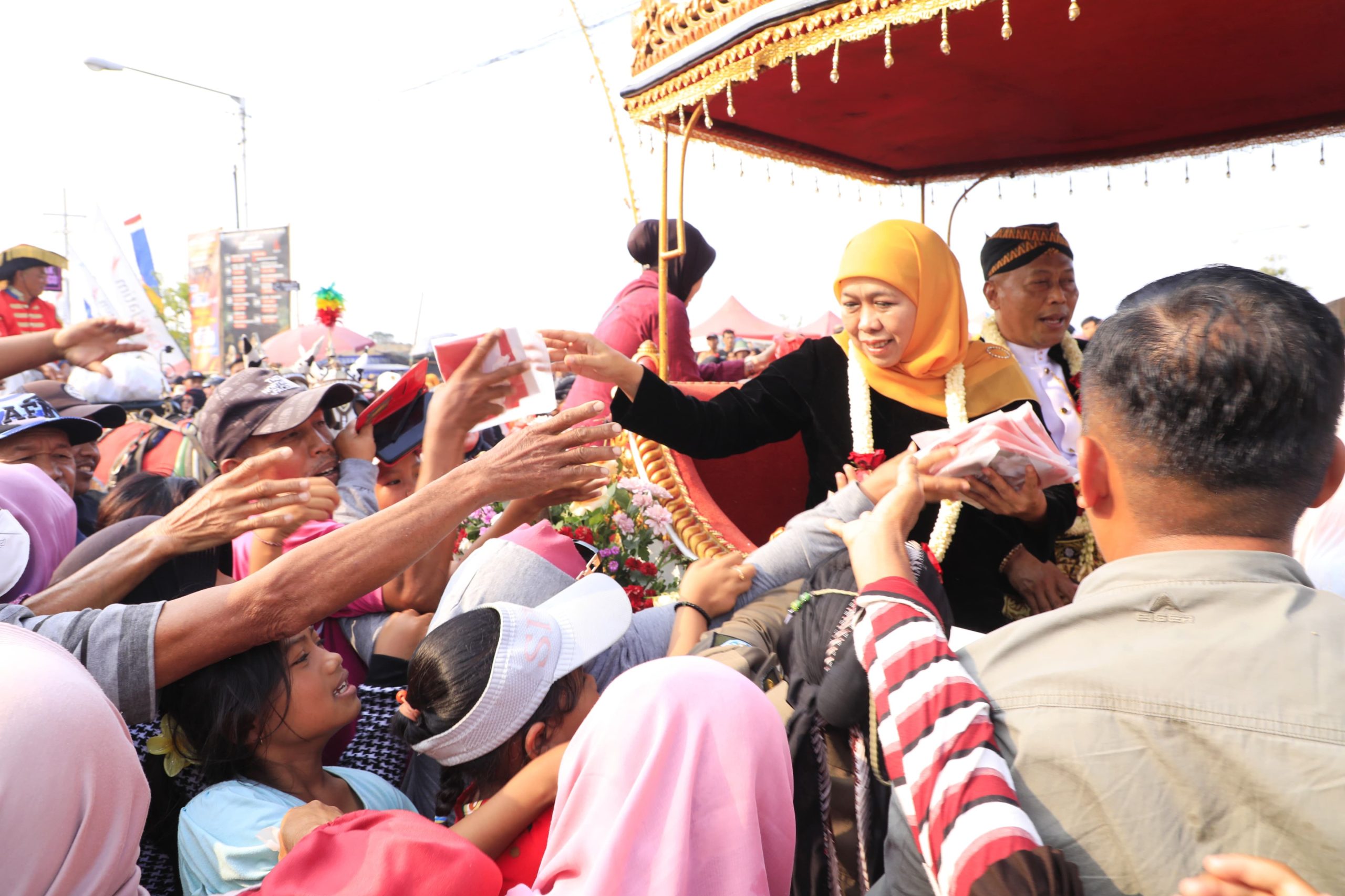 Bersama Puluhan Ribu Masyarakat Ramaikan Grebeg Tutup Suro Bantarangin 2025, Gubernur Khofifah Ajak Jaga Keluhuran Budaya dan Bangkitkan Pariwisata Jawa Timur