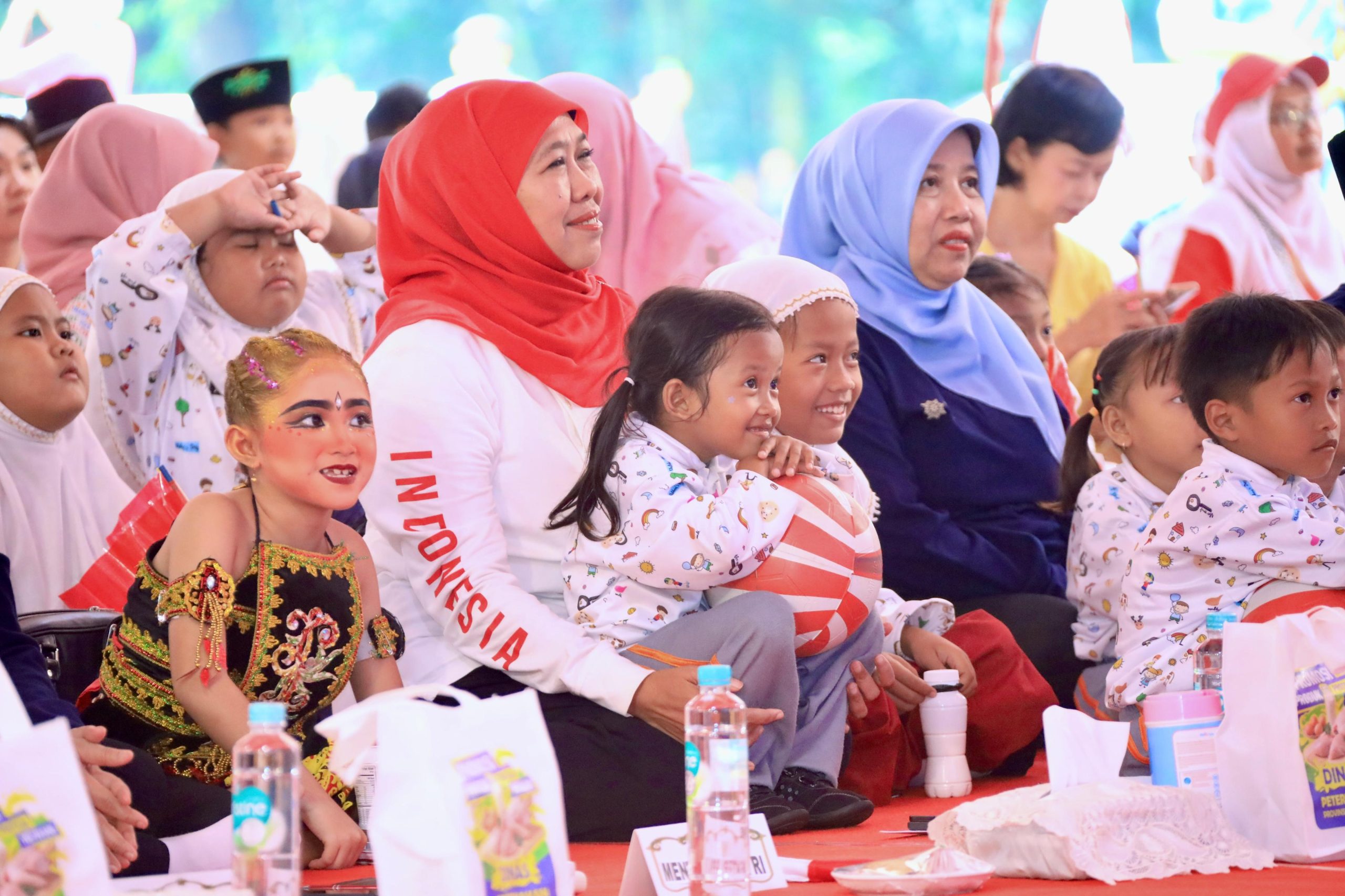 Peringati Hari Anak Nasional 2025 bersama Menteri PPPA, Gubernur Khofifah: Anak Jatim Harus Tumbuh dengan Bahagia dan Bebas dari Kekerasan